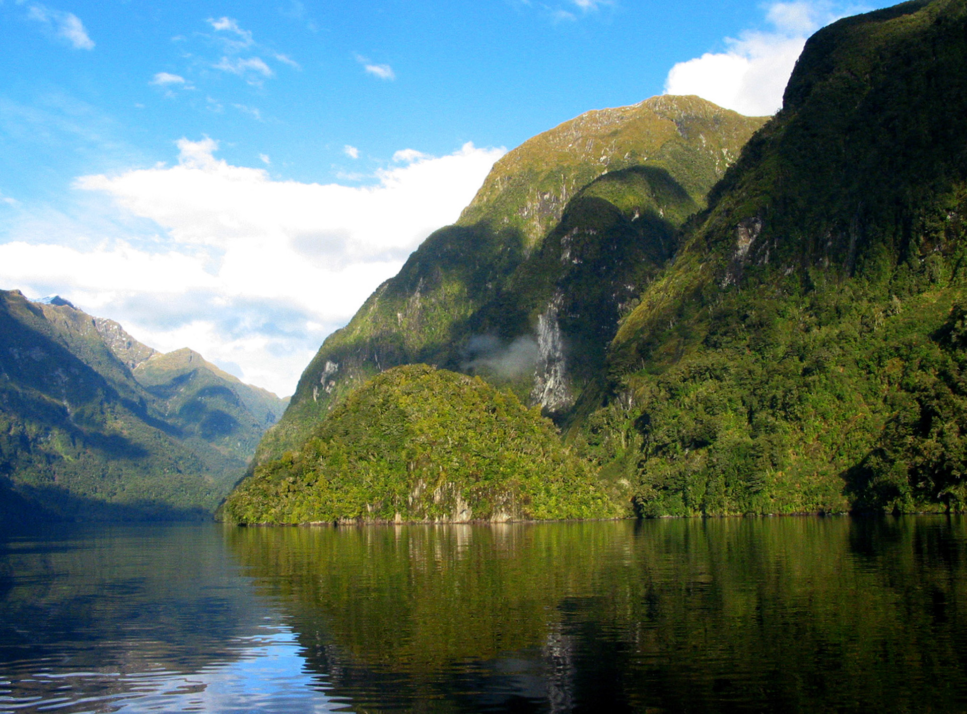 Cruising on Doubtful Sound