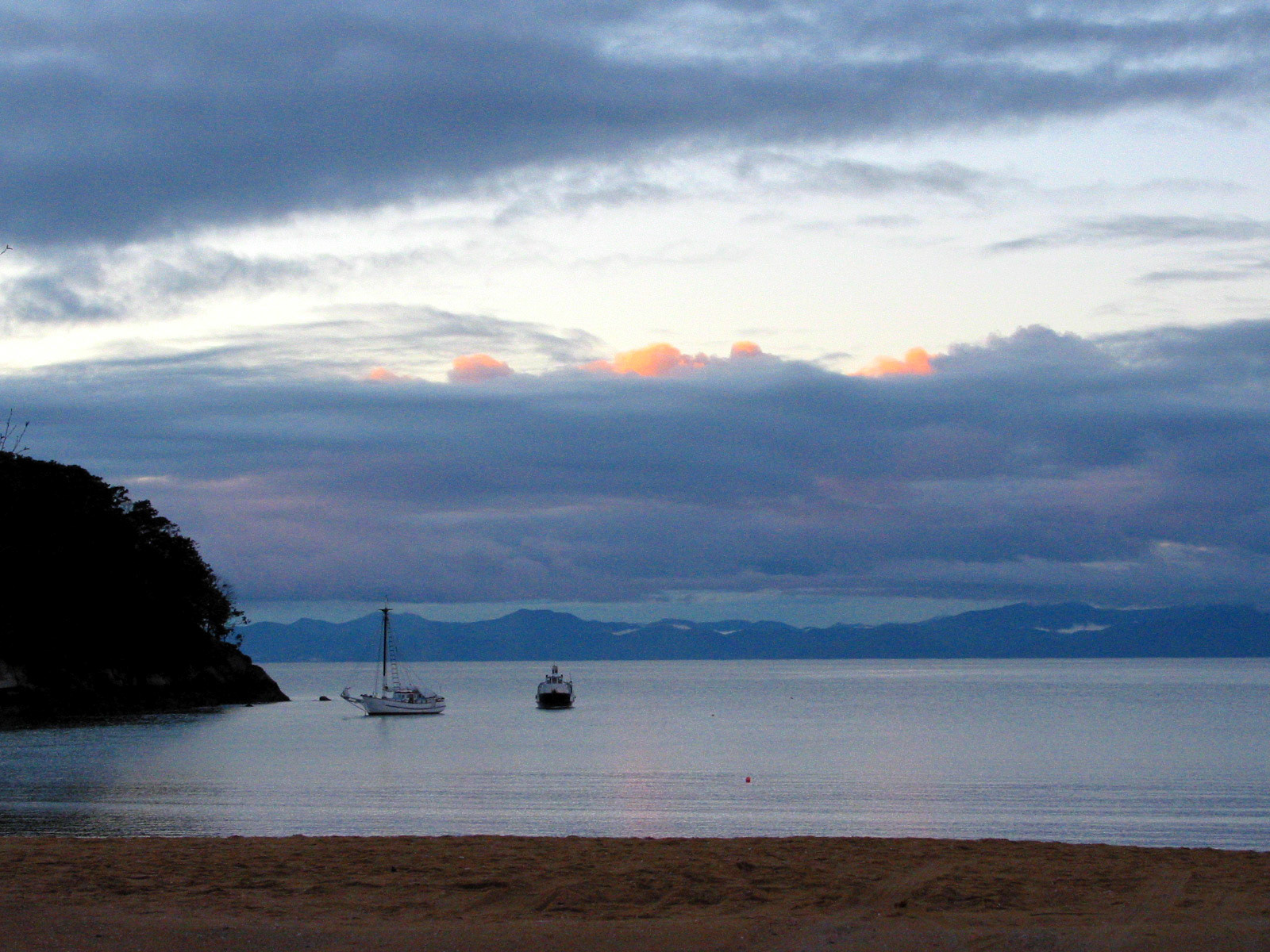 Sunrise in Kaiteriteri