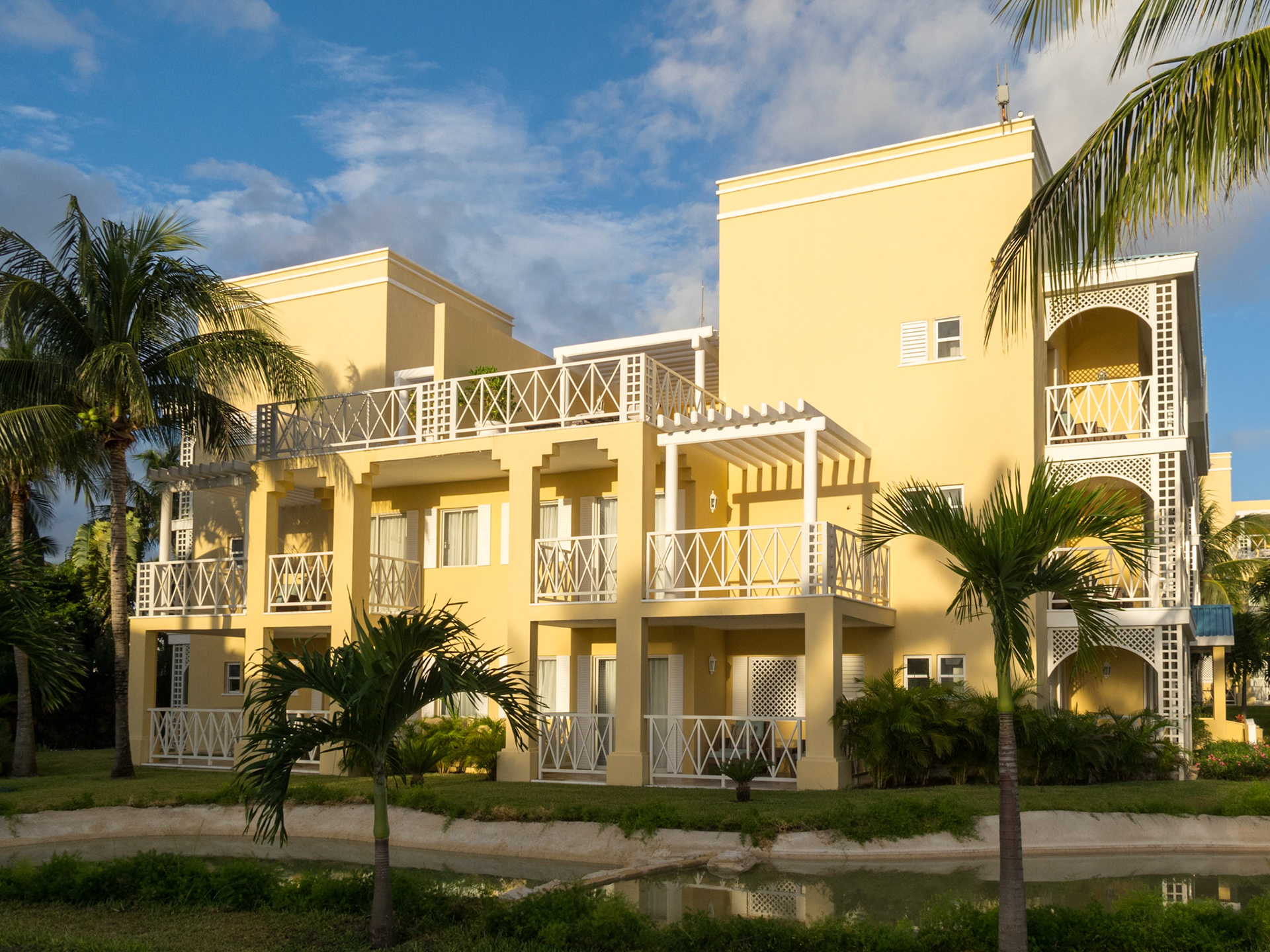 Royal Hideaway Playacar