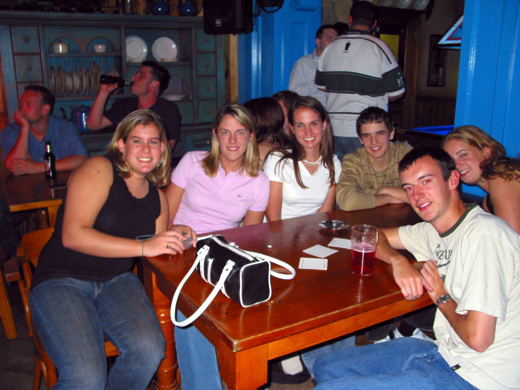 Sunday night out to the pub with Lauren #1, Lauren #2, Me (USA), Rory, Nina and Chris (England)