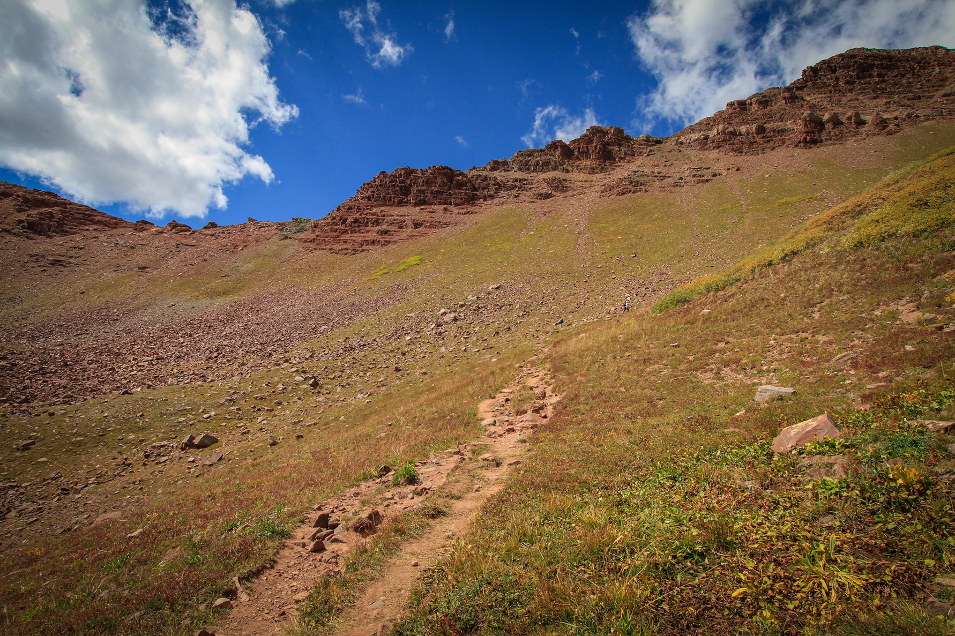 Looking up at Maroon Pass