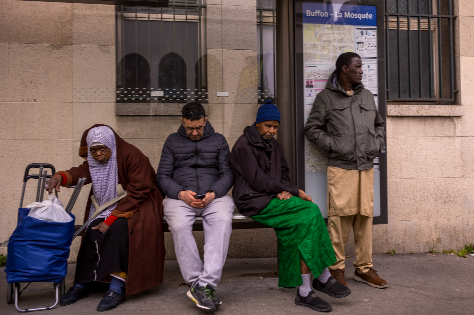 En attendant le bus
