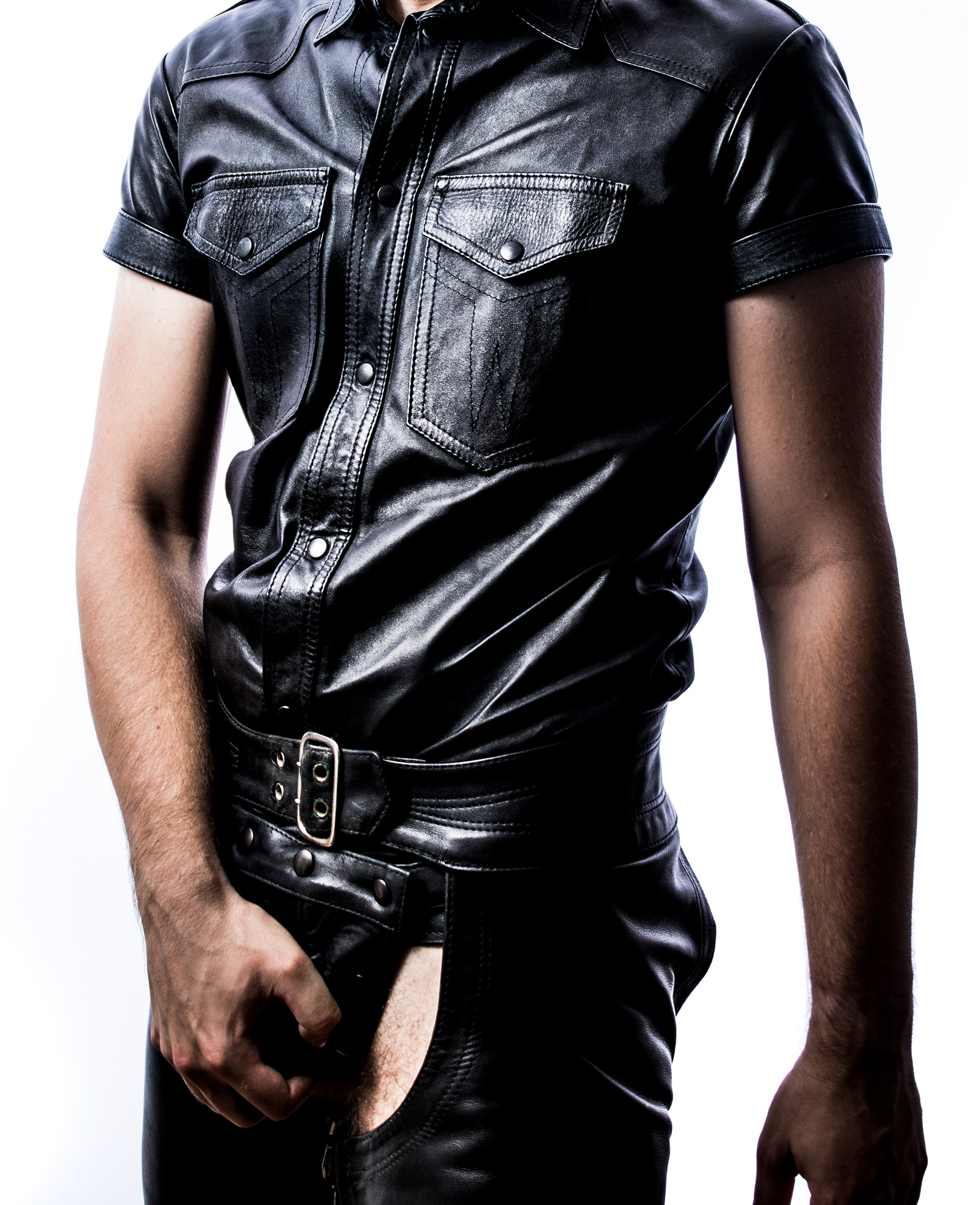 LEATHER PORTRAIT FOCUS ON FASHION IN STUDIO