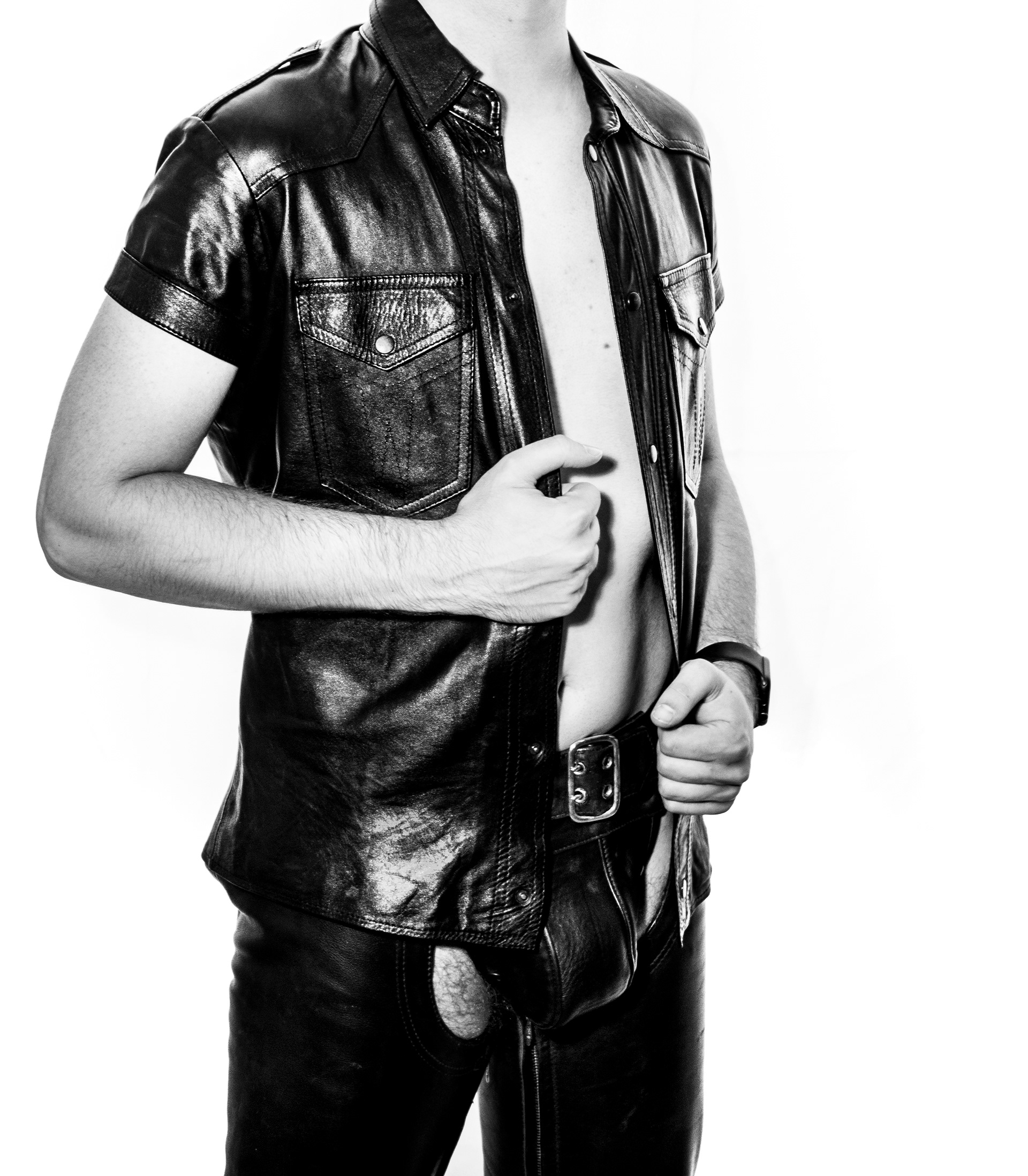 LEATHER PORTRAIT FOCUS ON FASHION IN STUDIO