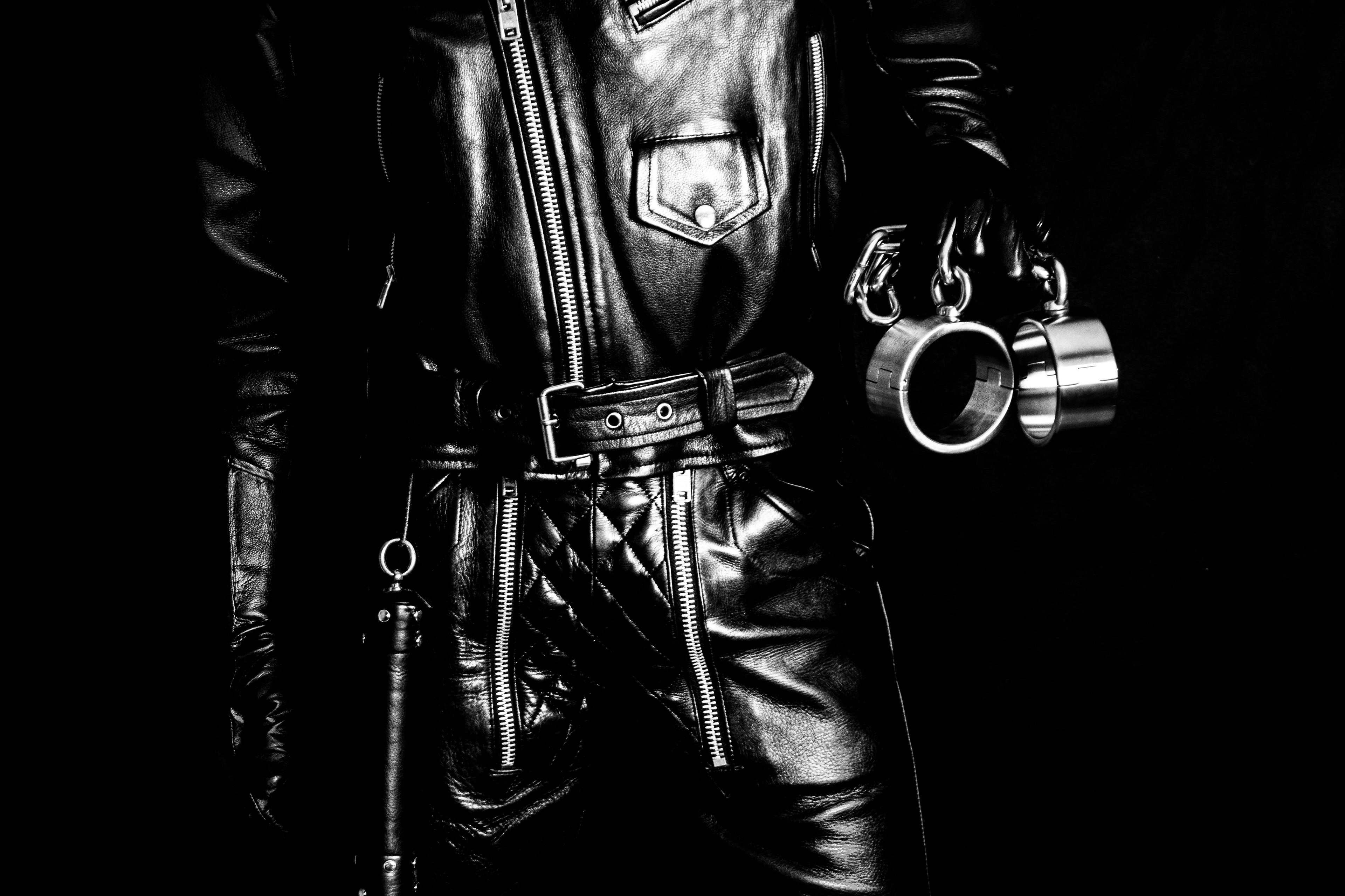 LEATHER PORTRAIT FOCUS ON DETAILS IN STUDIO