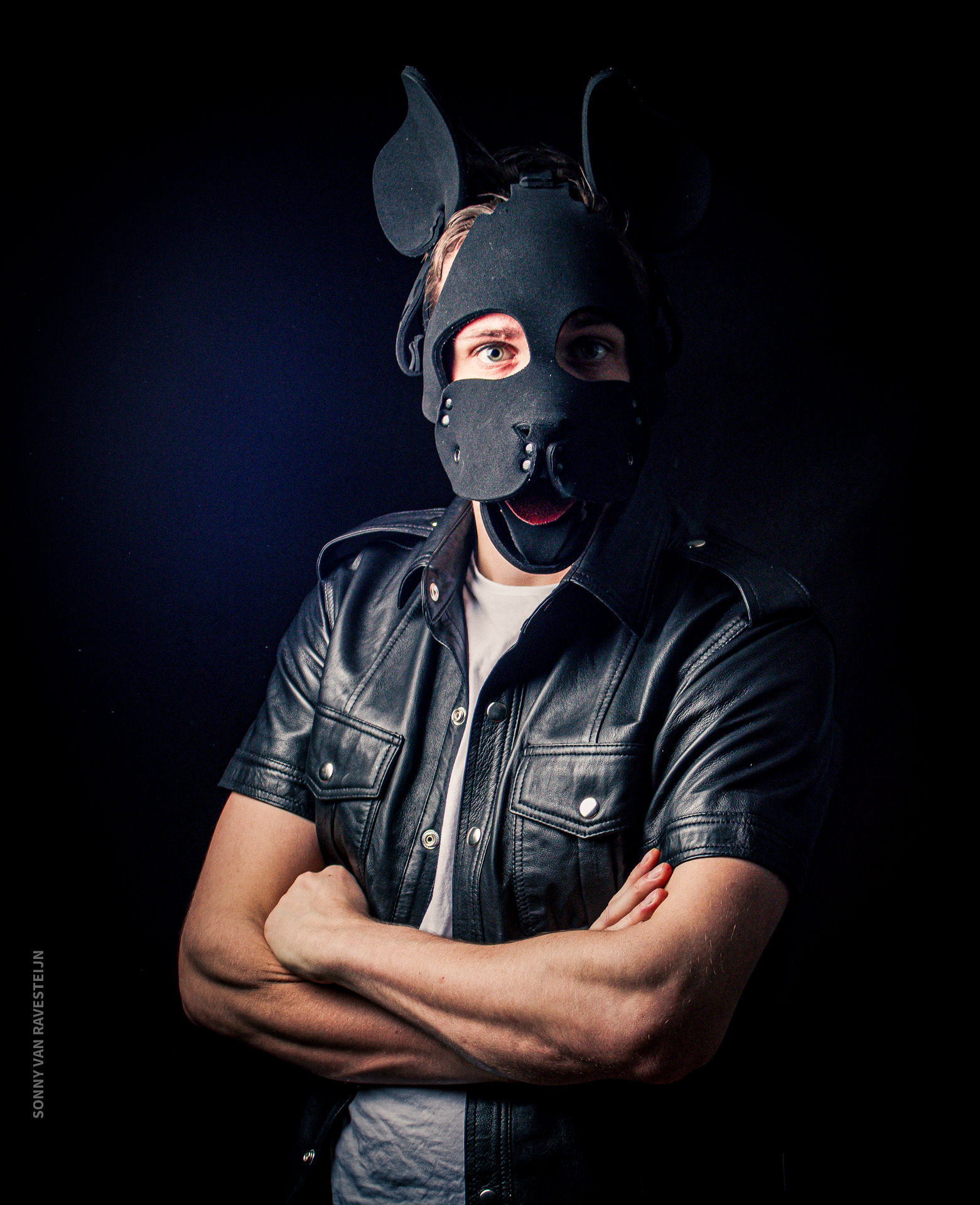 PUPPLAY IN LEATHER- STUDIO PHOTOGRAPHY