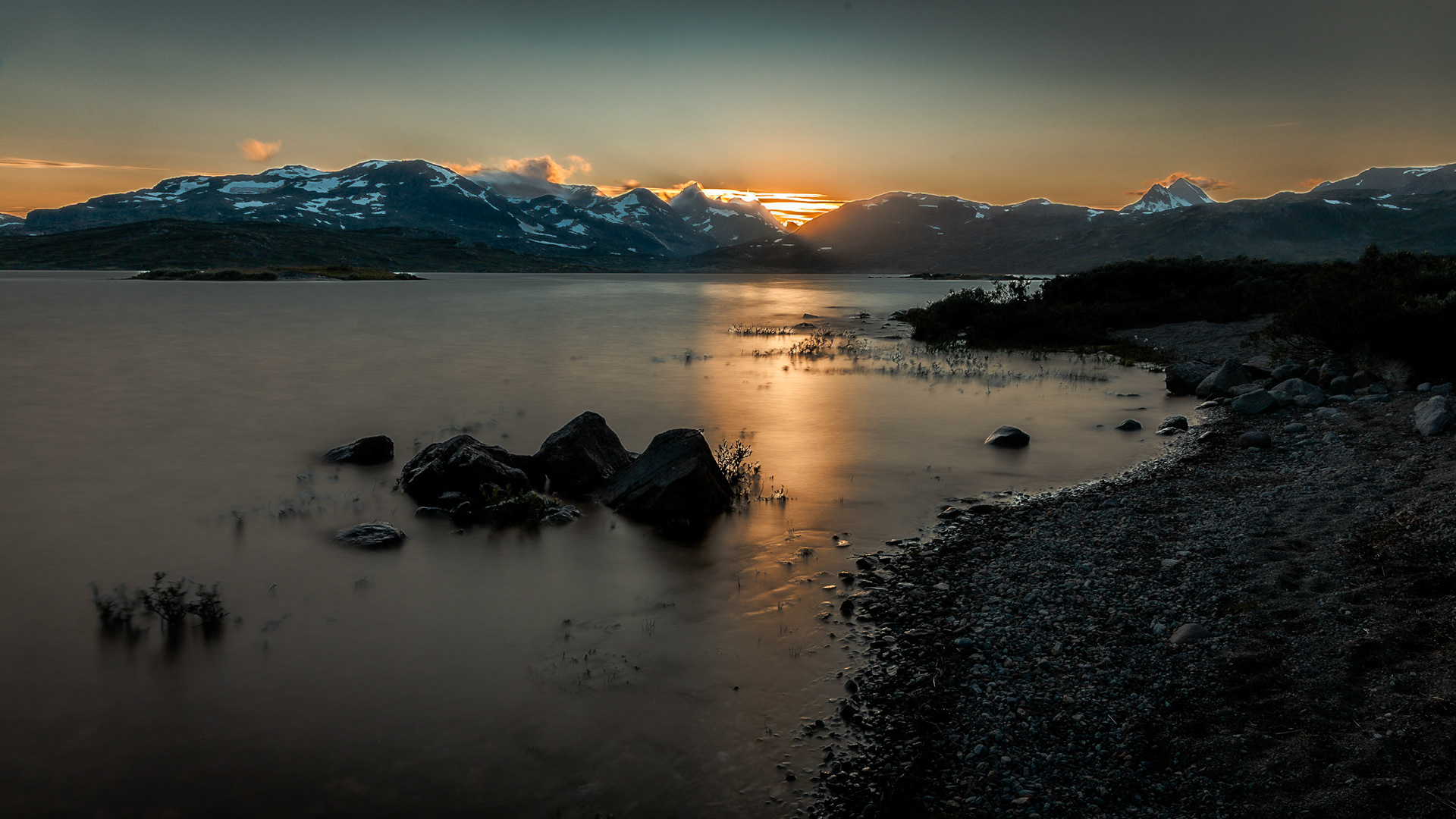 F2508 - Sunset by Lake Tyin