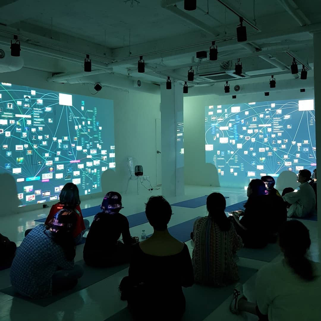 미래예측 분석가의 세미나 현장 