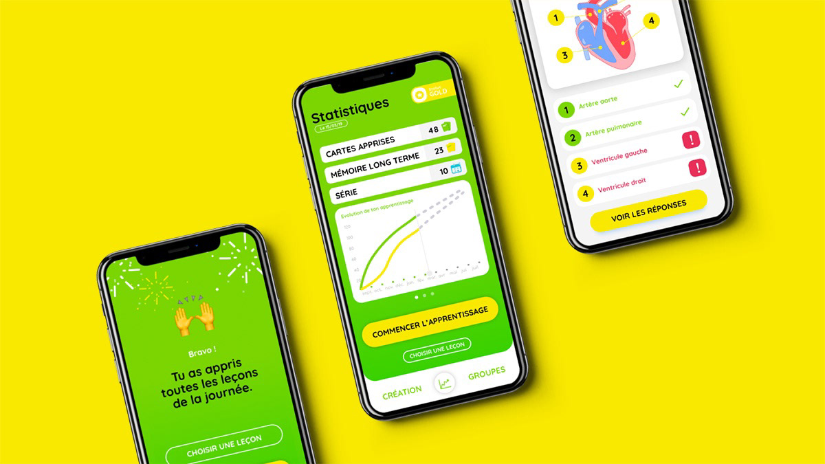 3 smartphones affichent des écrans de l’application. L’écran de félicitations, de statistiques et un écran de quiz.