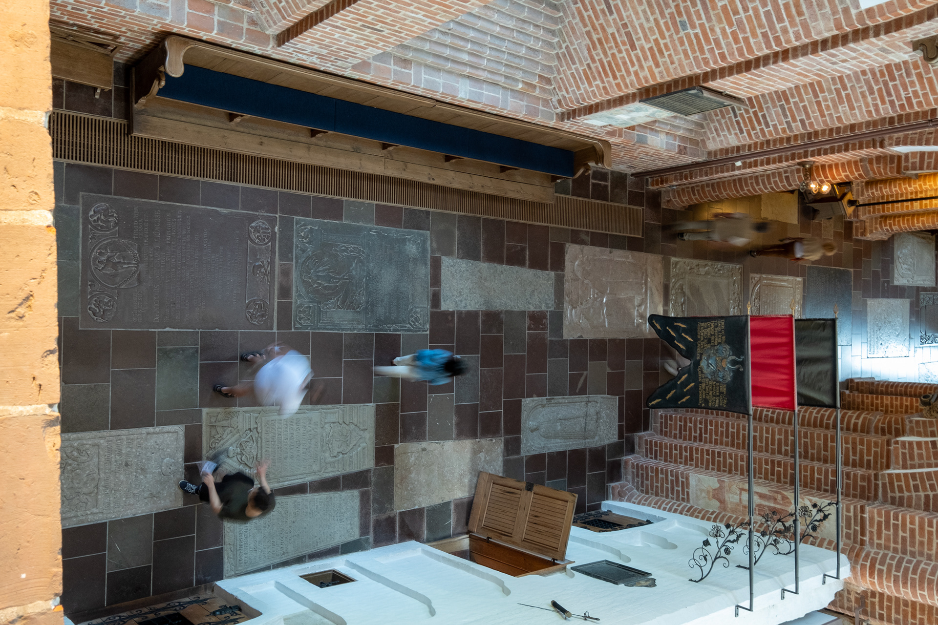 Catedral de Roskilde - lápidas en el piso