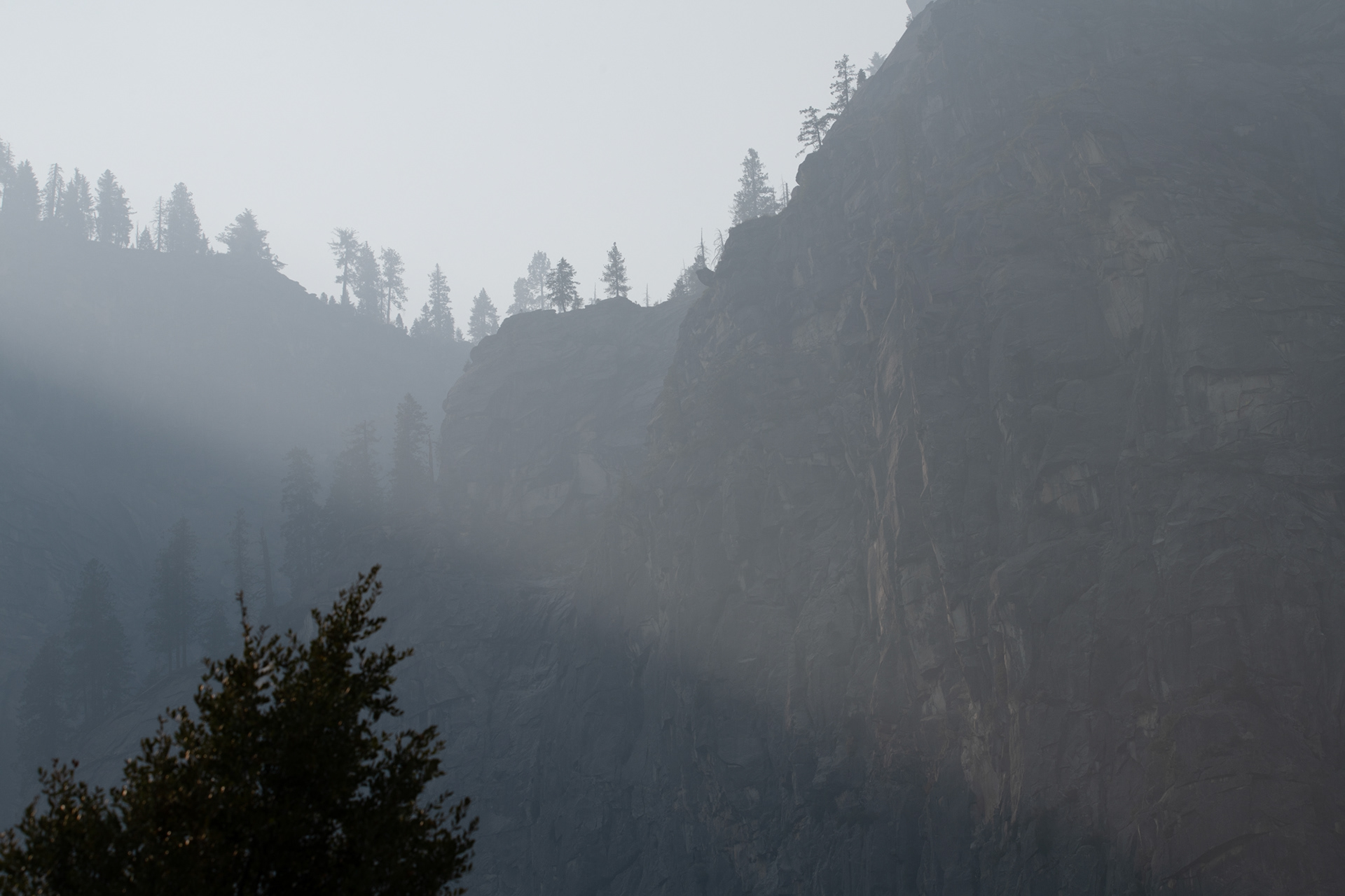 Yosemite - no es niebla, es humo de incendios en California