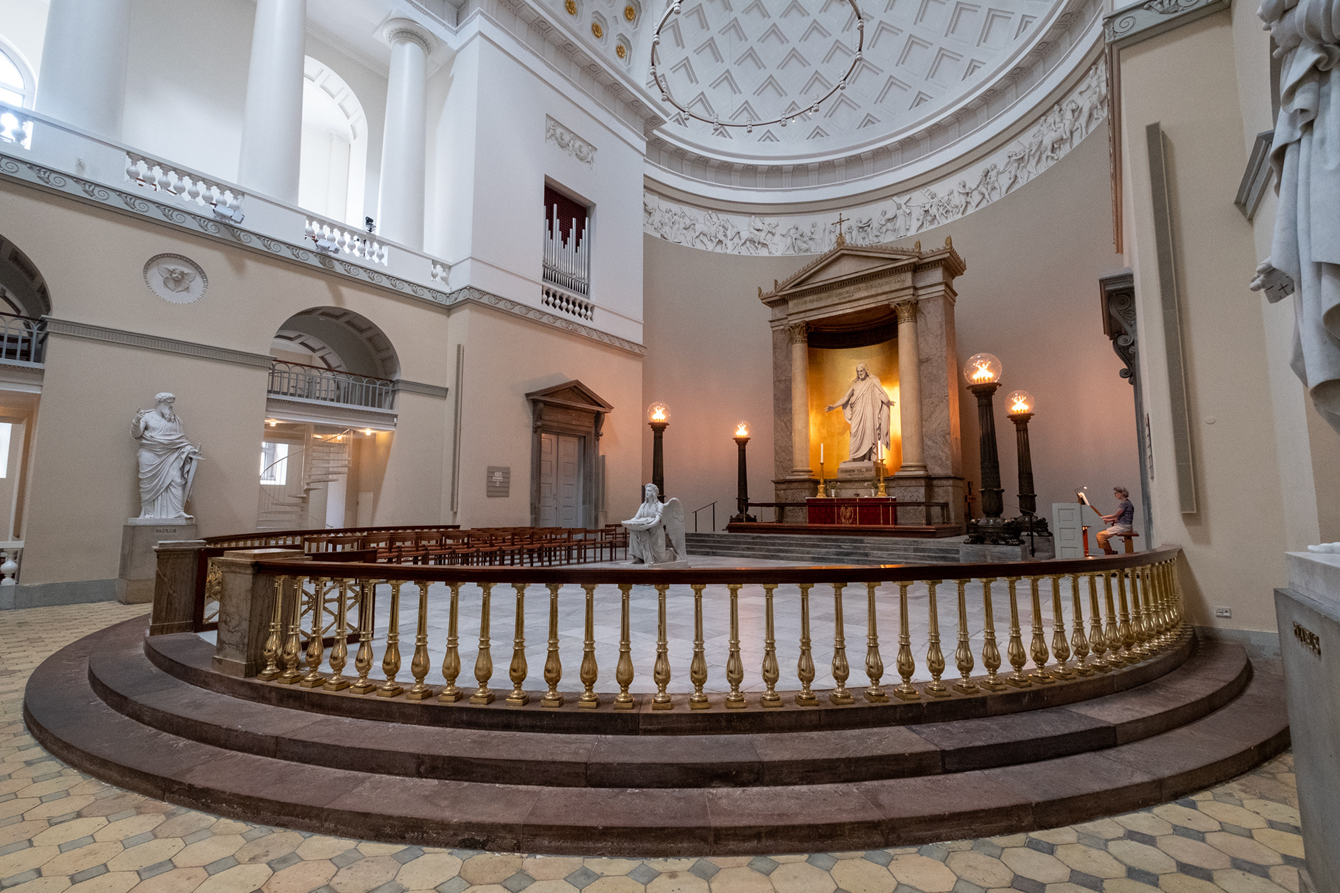 Catedral de Nuestra Señora de Copenhague - sra tocando el órgano, hermoso!