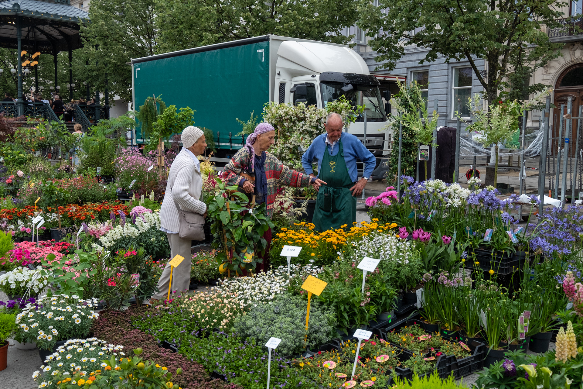 Plaza Kouter y mercado de flores (domingo)