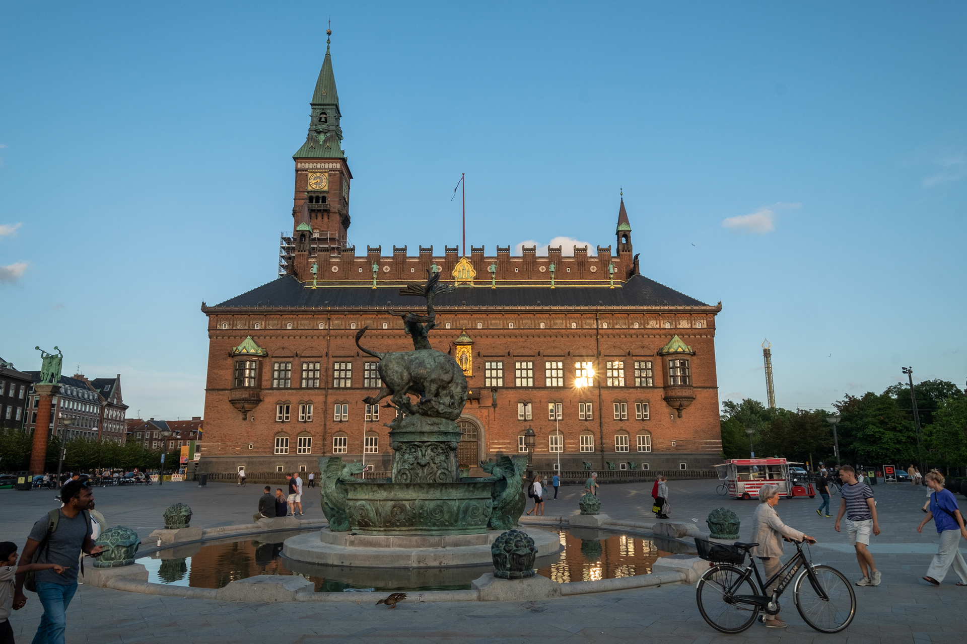 Rådhuspladsen - playa del ayuntamiento, ayuntamiento, fuente del dragón
