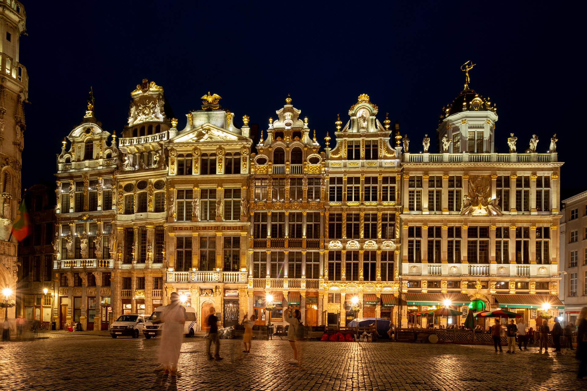 Bruselas - Grand-place, rodeada por casas de los gremios, el ayuntamiento y la Maison du Roi