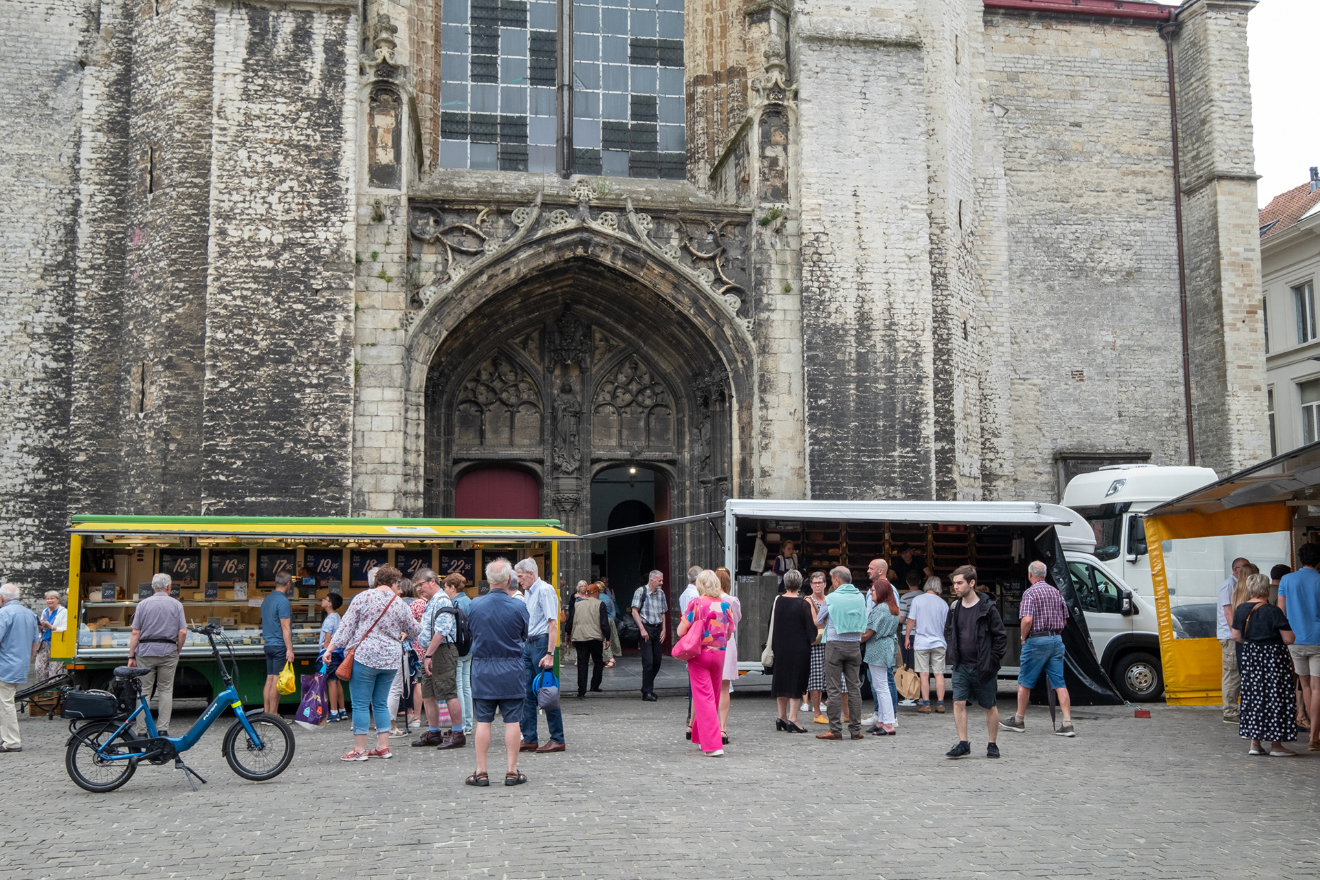 Iglesia de San Miguel (Sint-Michielskerk). Estilo gótico tardío.