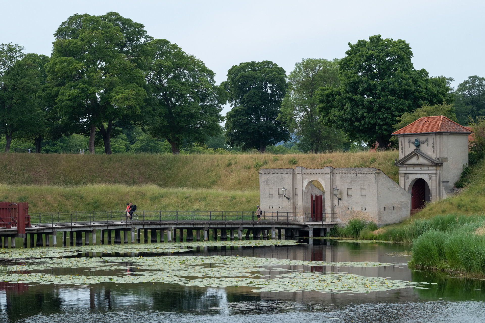 Kastellet - Fortaleza en forma de estrella del s. XVII con murallas y un museo