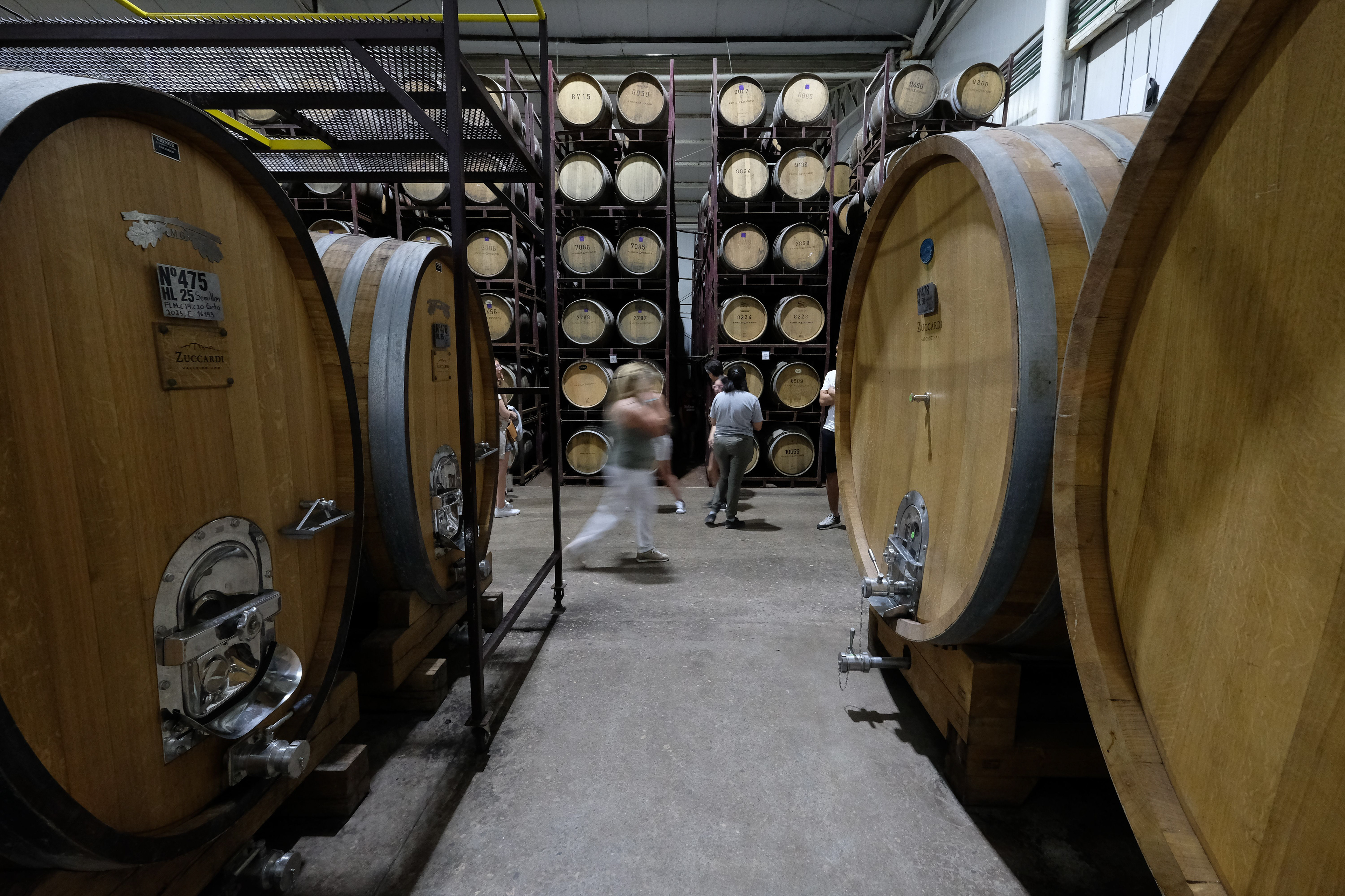 Bodega Santa Julia - tanques de fermentacion de mayor tiempo