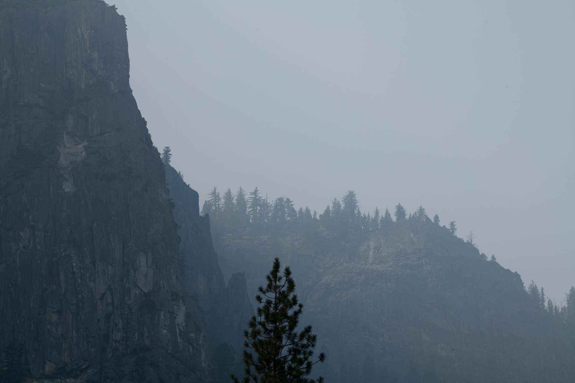 Yosemite - no es niebla, es humo de incendios en California