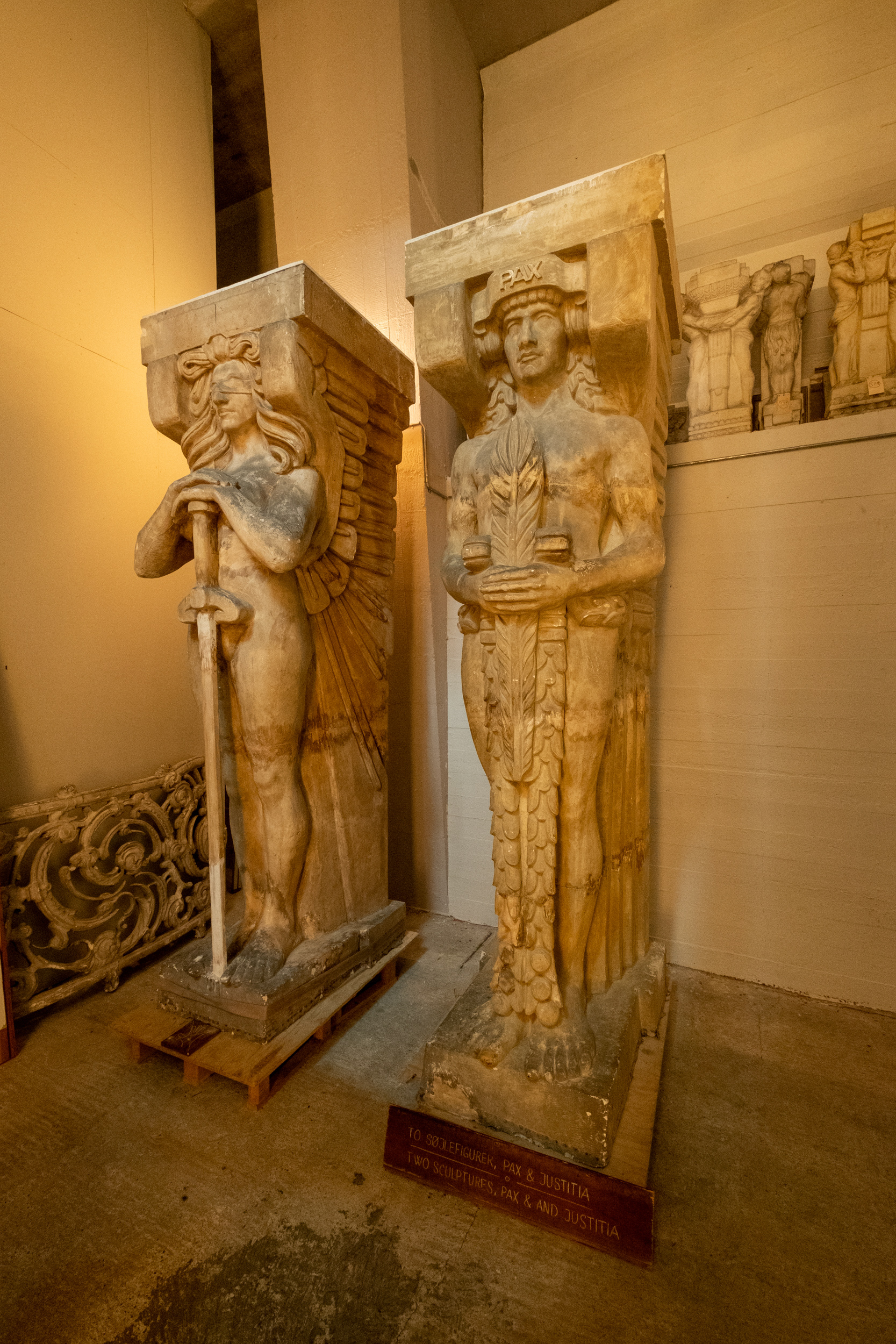 Palacio Christiansborg - Moldes de la figuras que adornan la torre