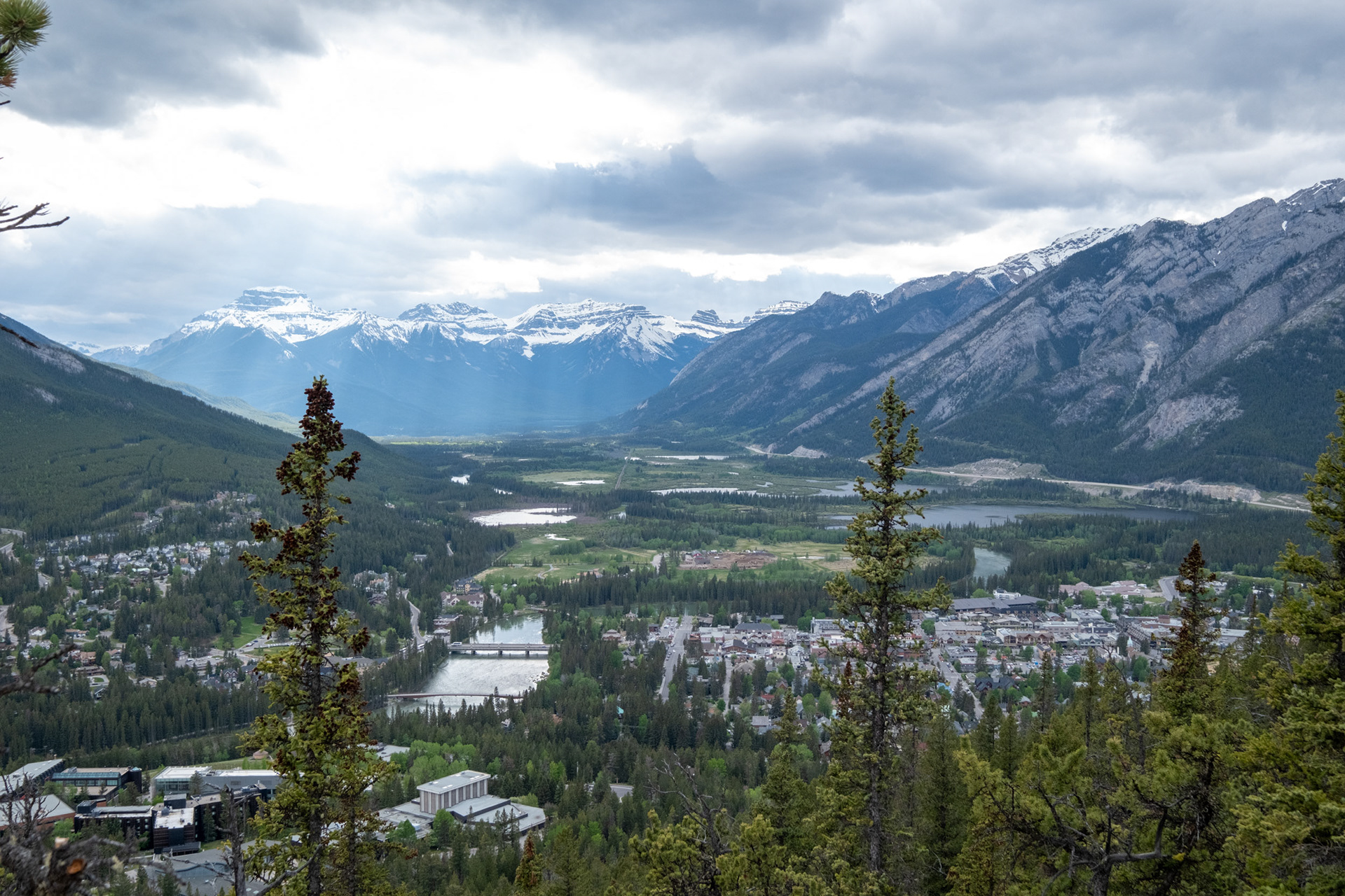 Tunnel View trail - Banff pueblo