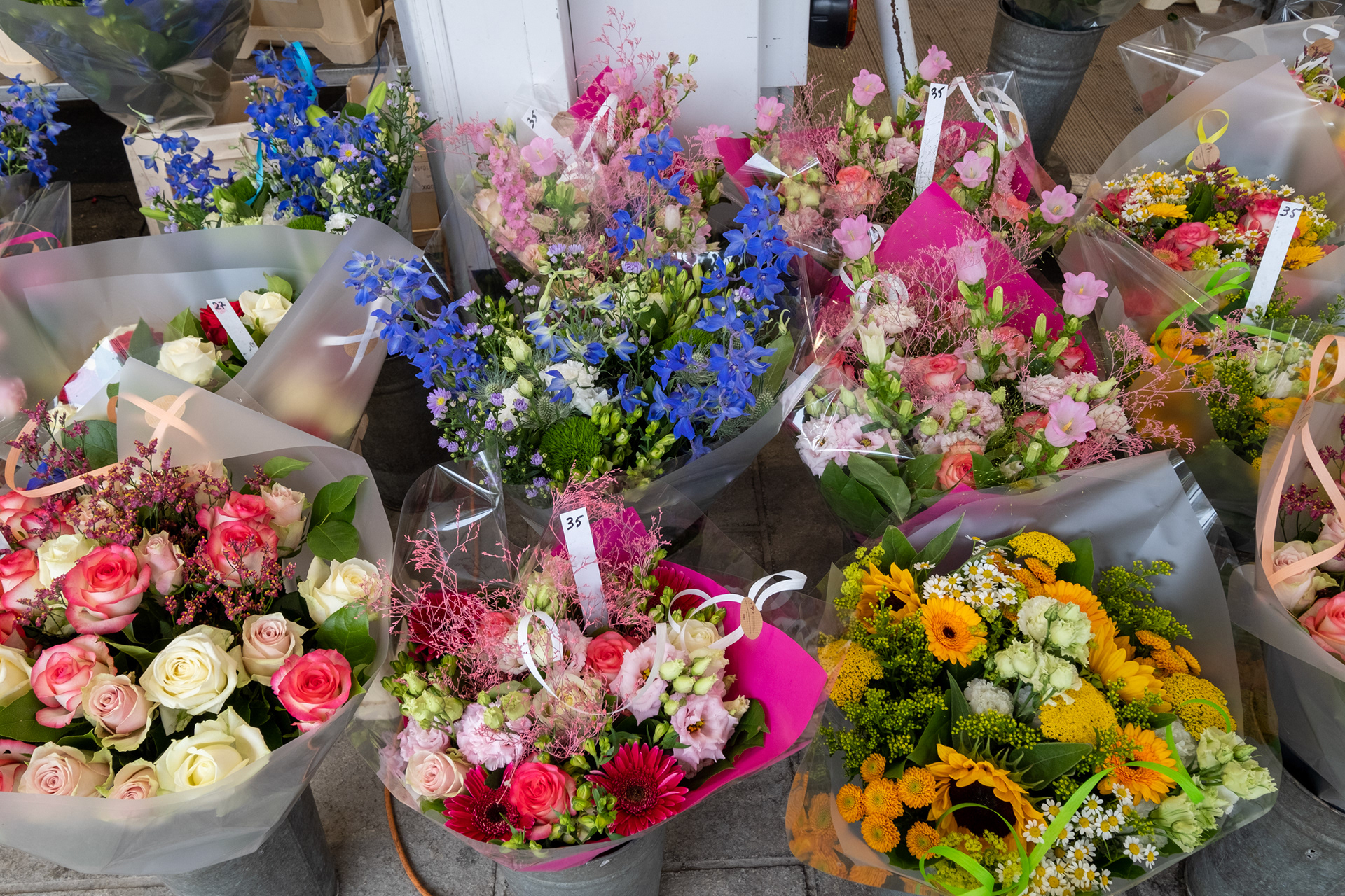 Plaza Kouter y mercado de flores (domingo)