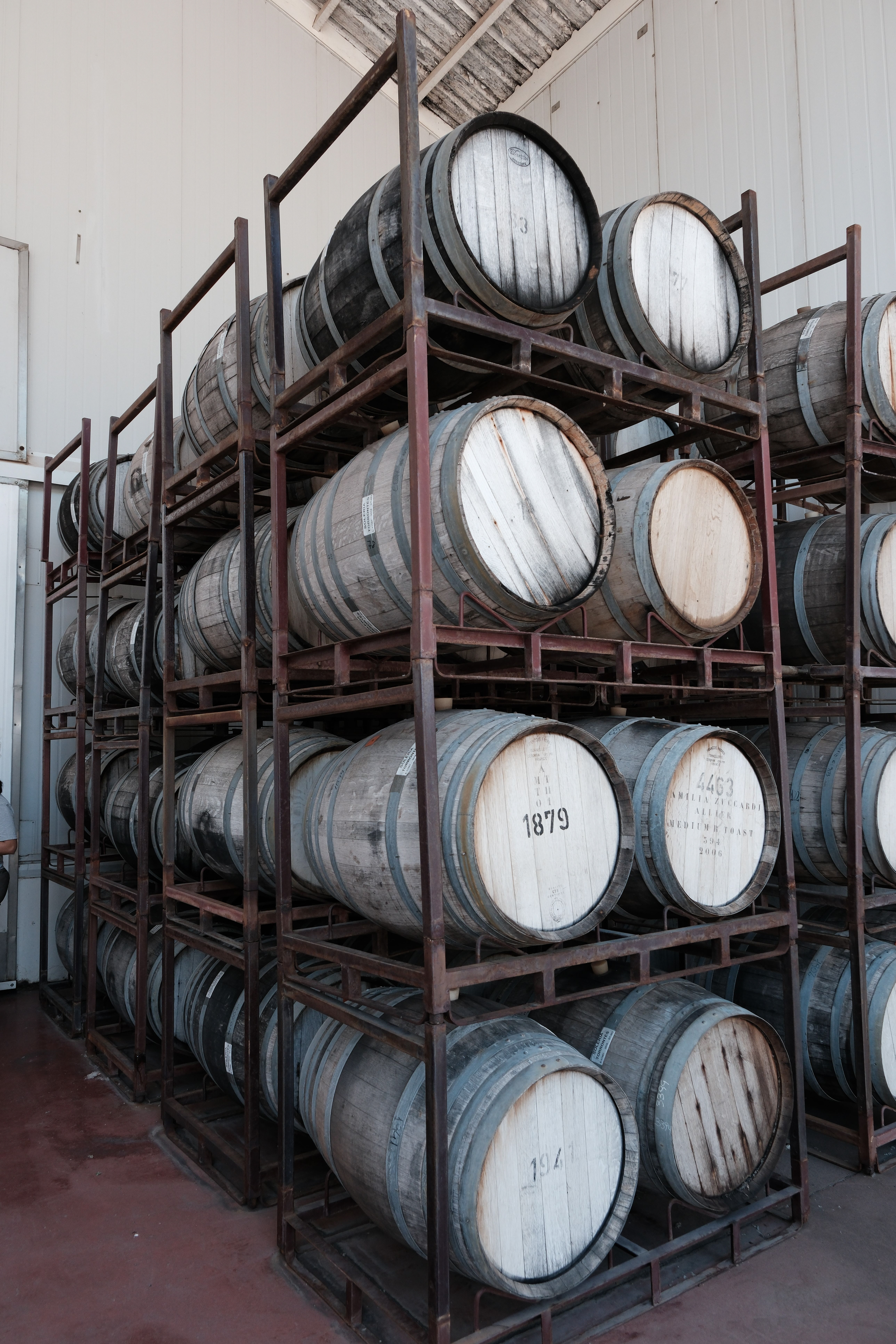 Bodega Santa Julia - tanques de fermentacion de mayor tiempo