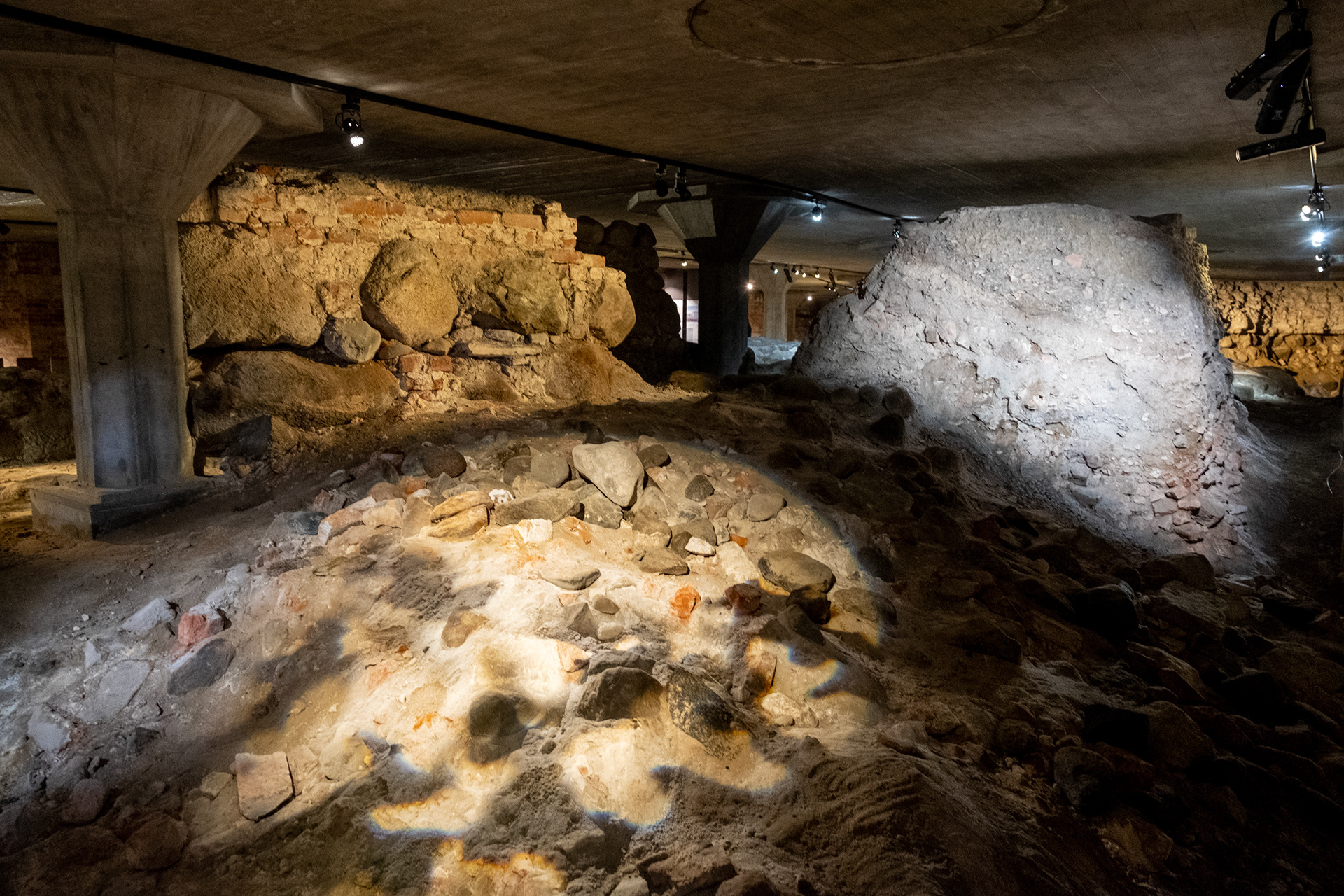 Palacio Christiansborg - ruinas del castillo de Absalón, construido en 1167