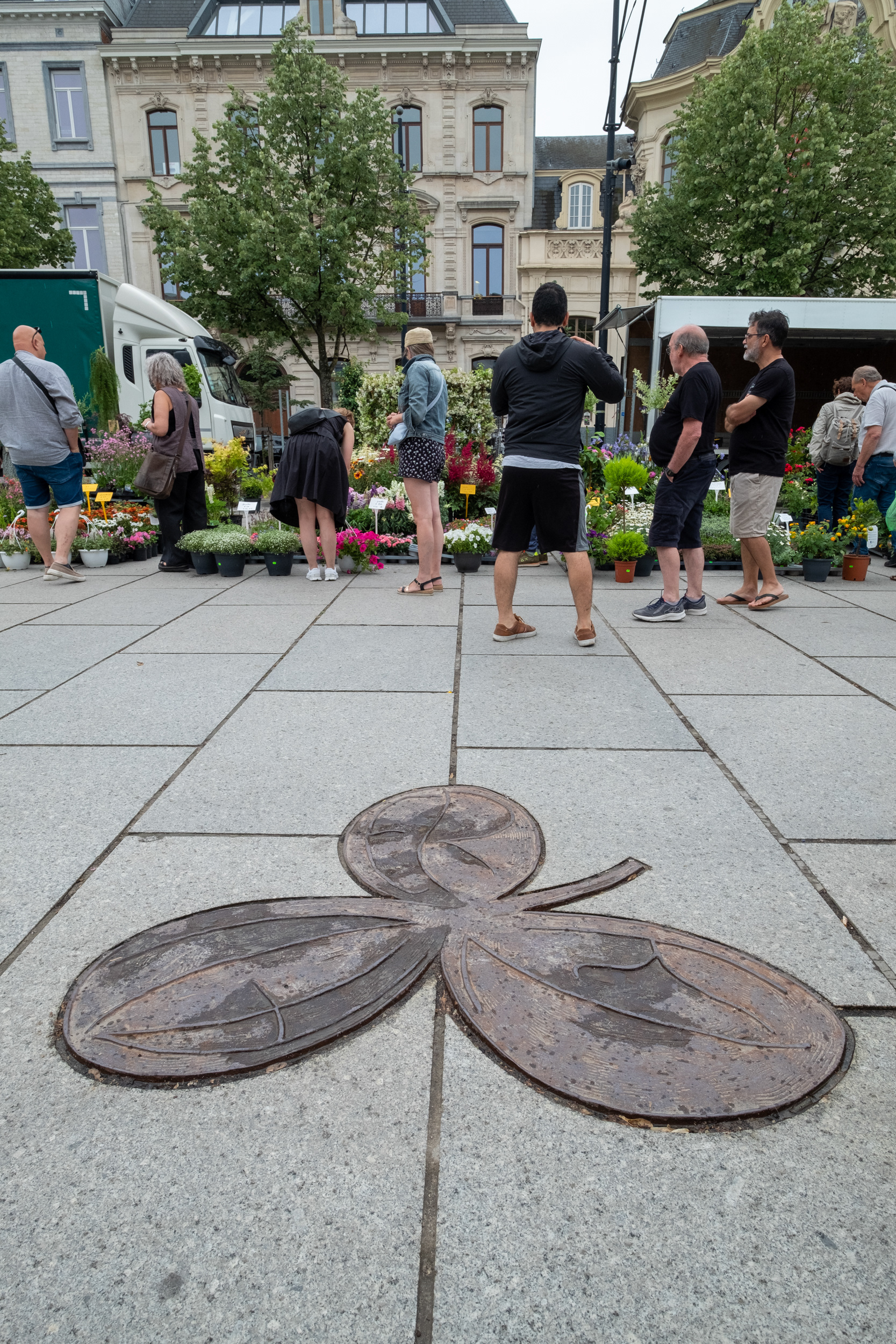Plaza Kouter y mercado de flores (domingo)