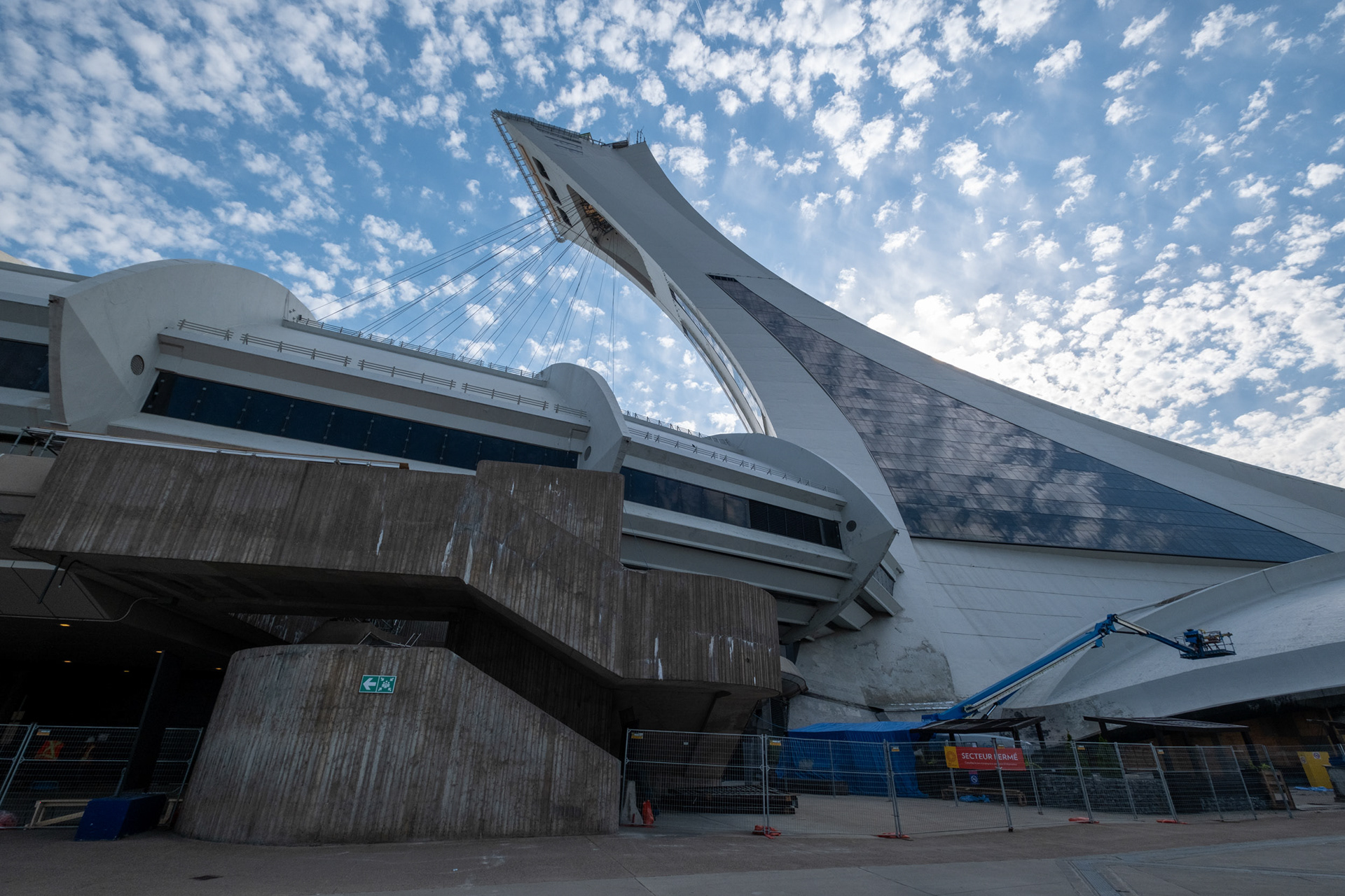 The Montreal Tower - Estadio Olímpico