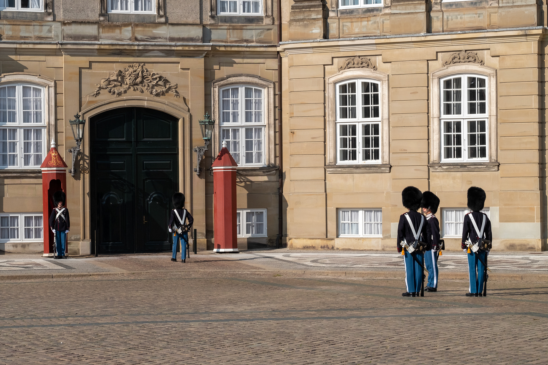 Palacio Amalienborg, cambio de guardia