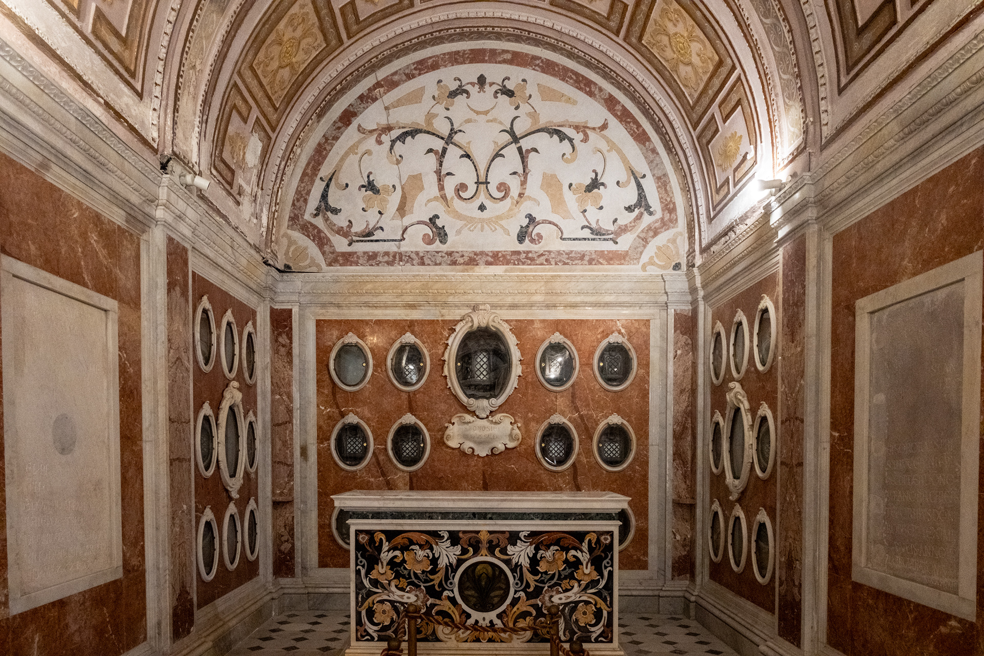 Duomo di Salerno - Cripta de San Matteo