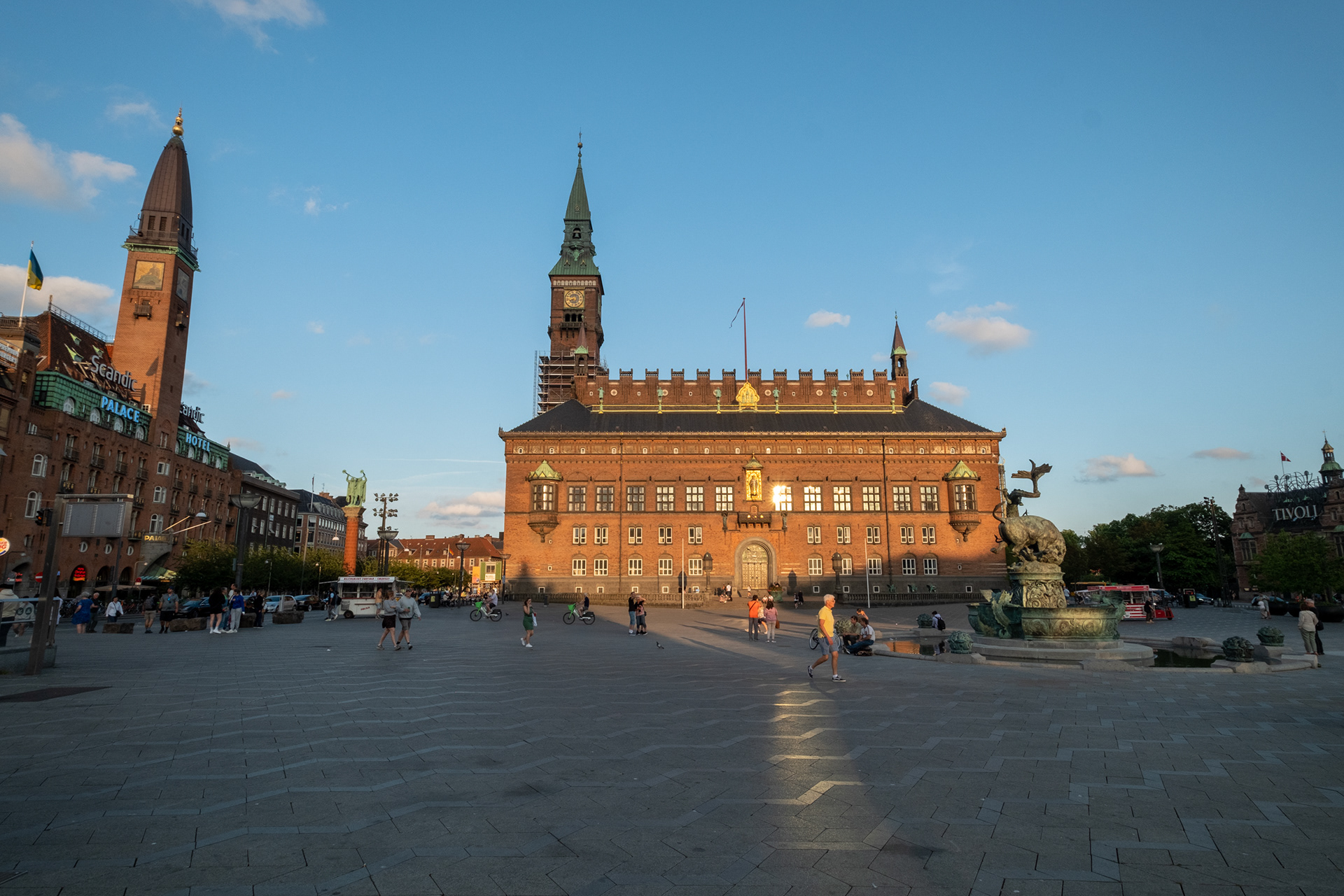 Rådhuspladsen - playa del ayuntamiento, ayuntamiento, fuente del dragón