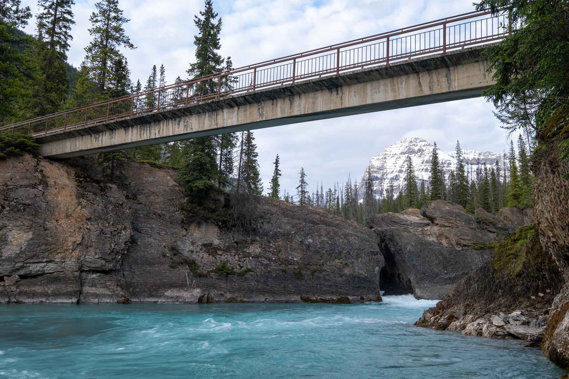 Puente Natural - Río Kicking Horse (caballo pateador)
