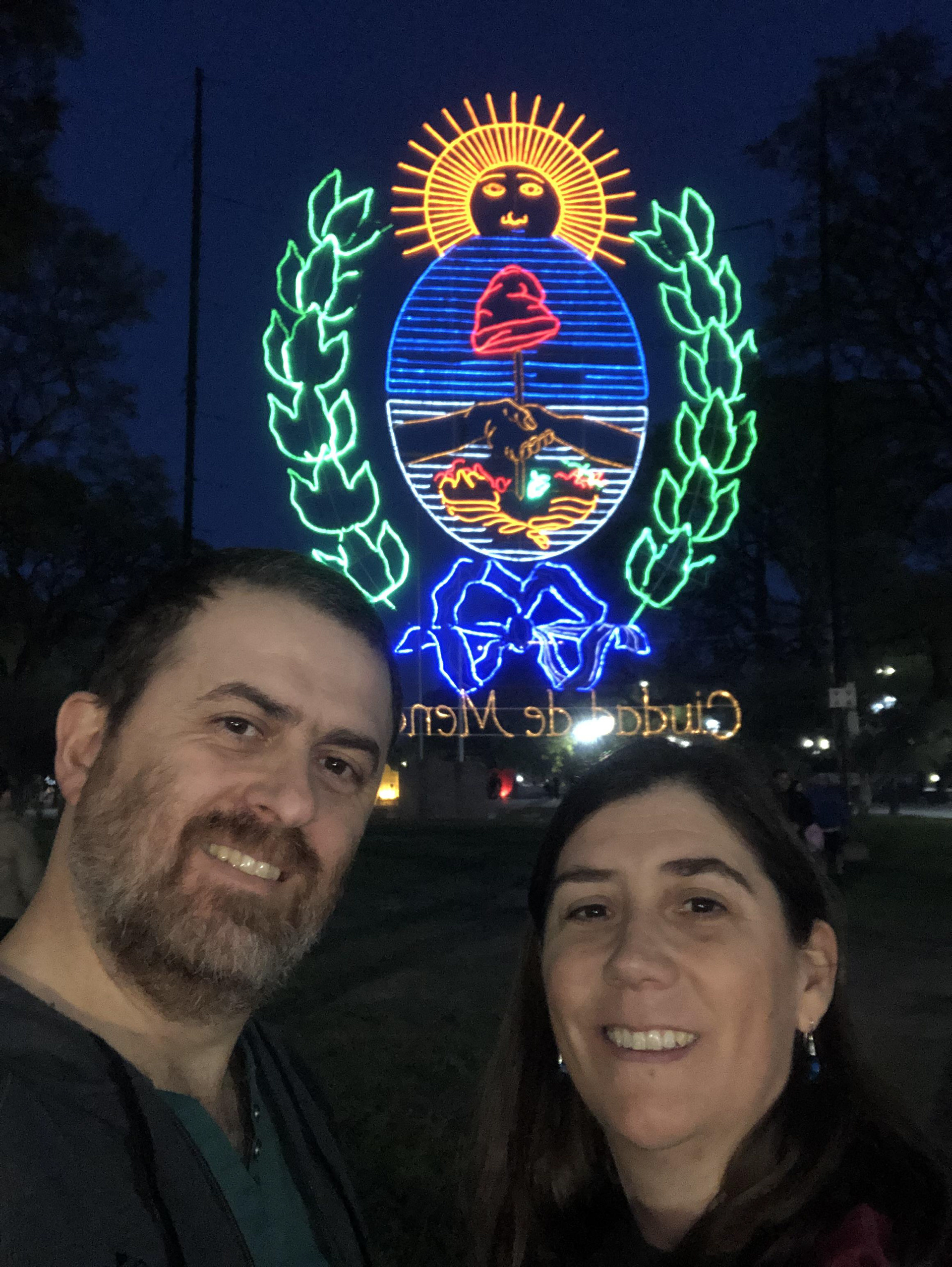 Escudo nacional iluminado