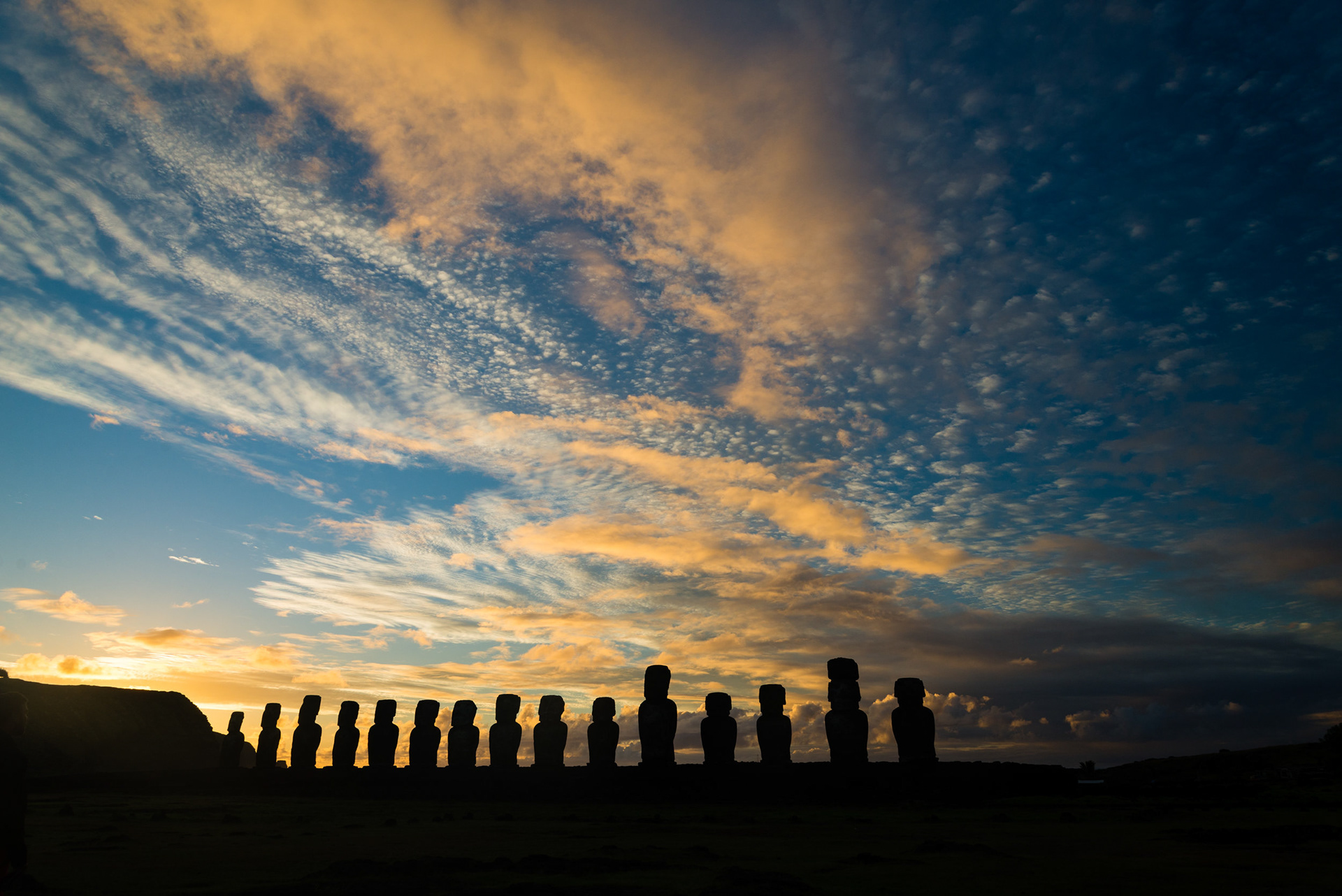 TONGARIKI'S SUNRISE - Getting up very early and several kilometers of driving on winding roads was needed to see what mother nature had to offer us. It was worth the effort 100%! Easter Island (Rapa Nui) Easter Island, Region of Valparaiso, Chile.
