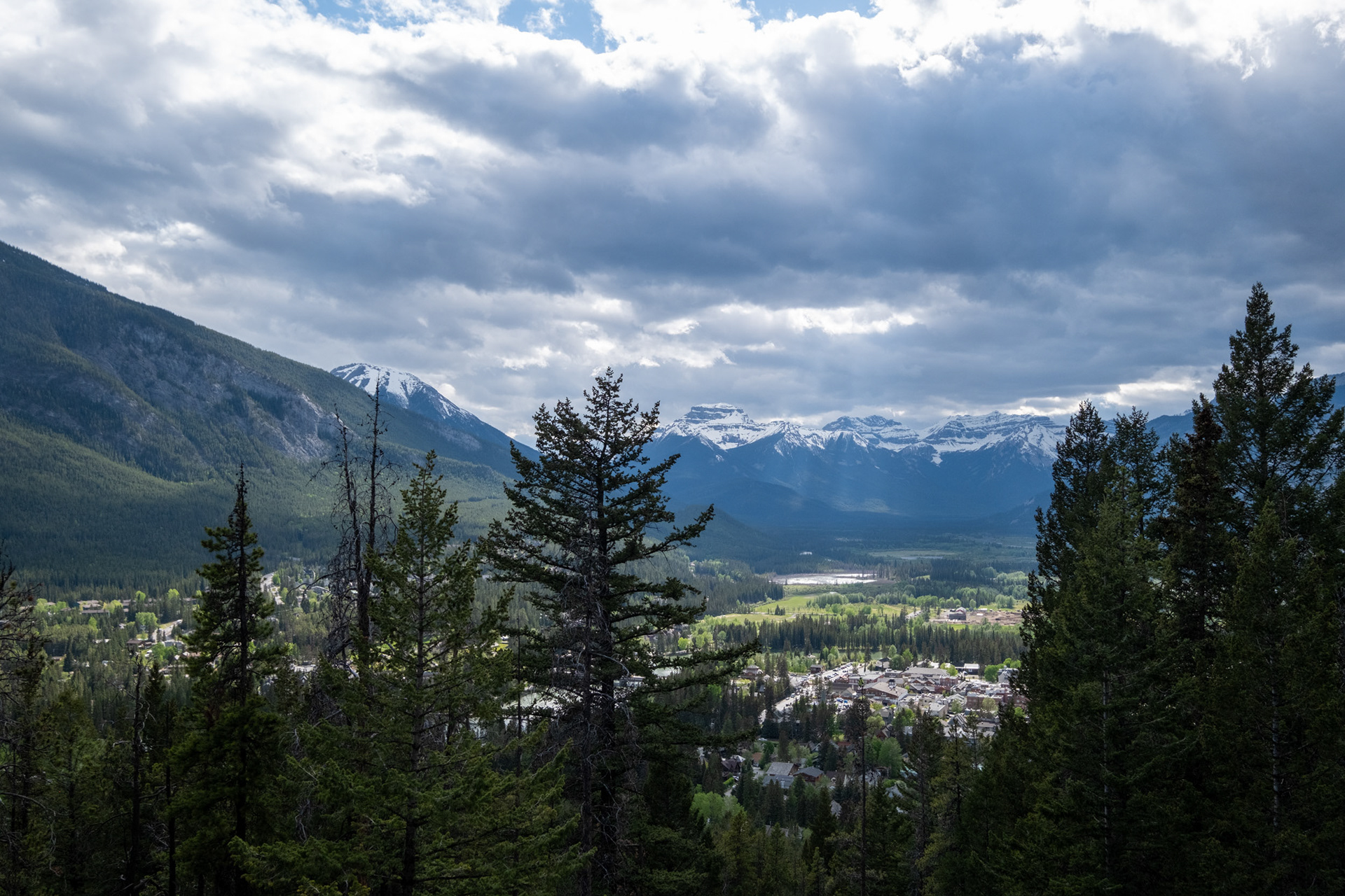 Tunnel View trail - Banff pueblo
