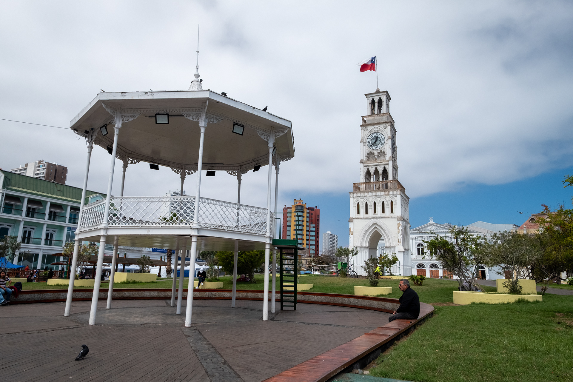 Torre del Reloj y Plaza Arturo Prat