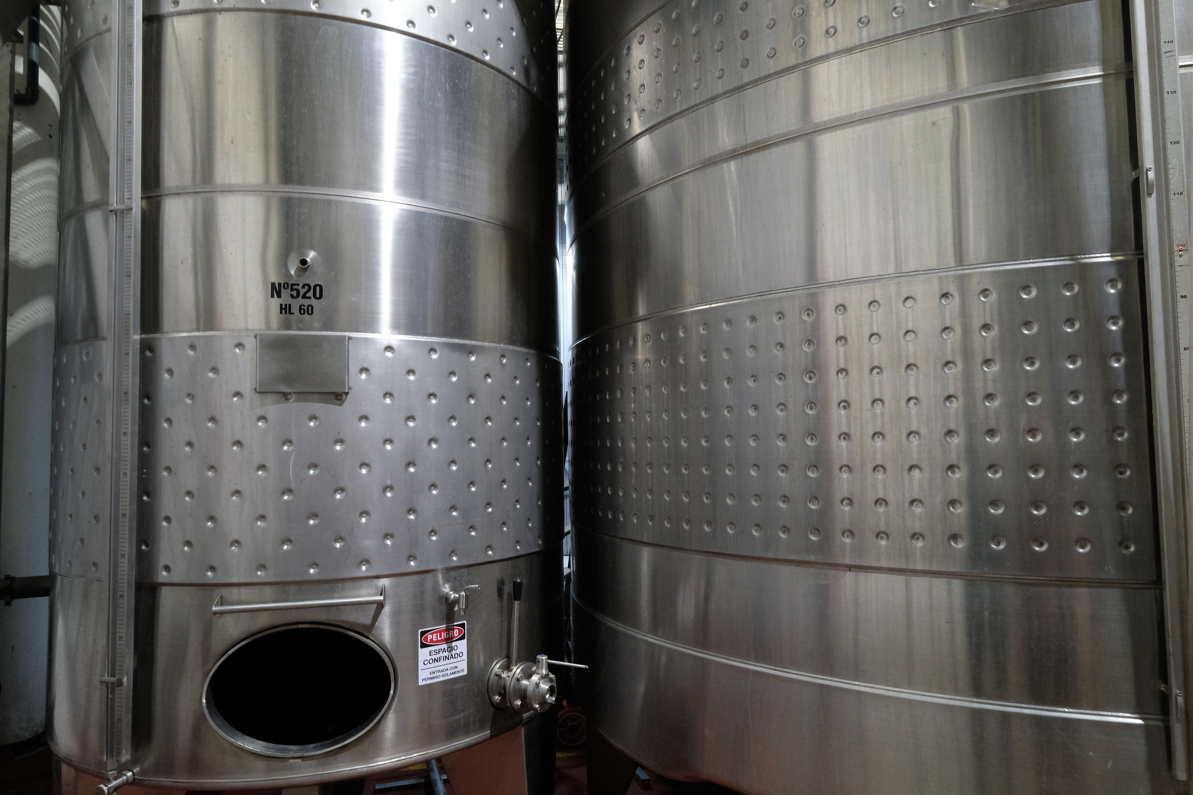 Bodega Santa Julia - tanques de fermentacion