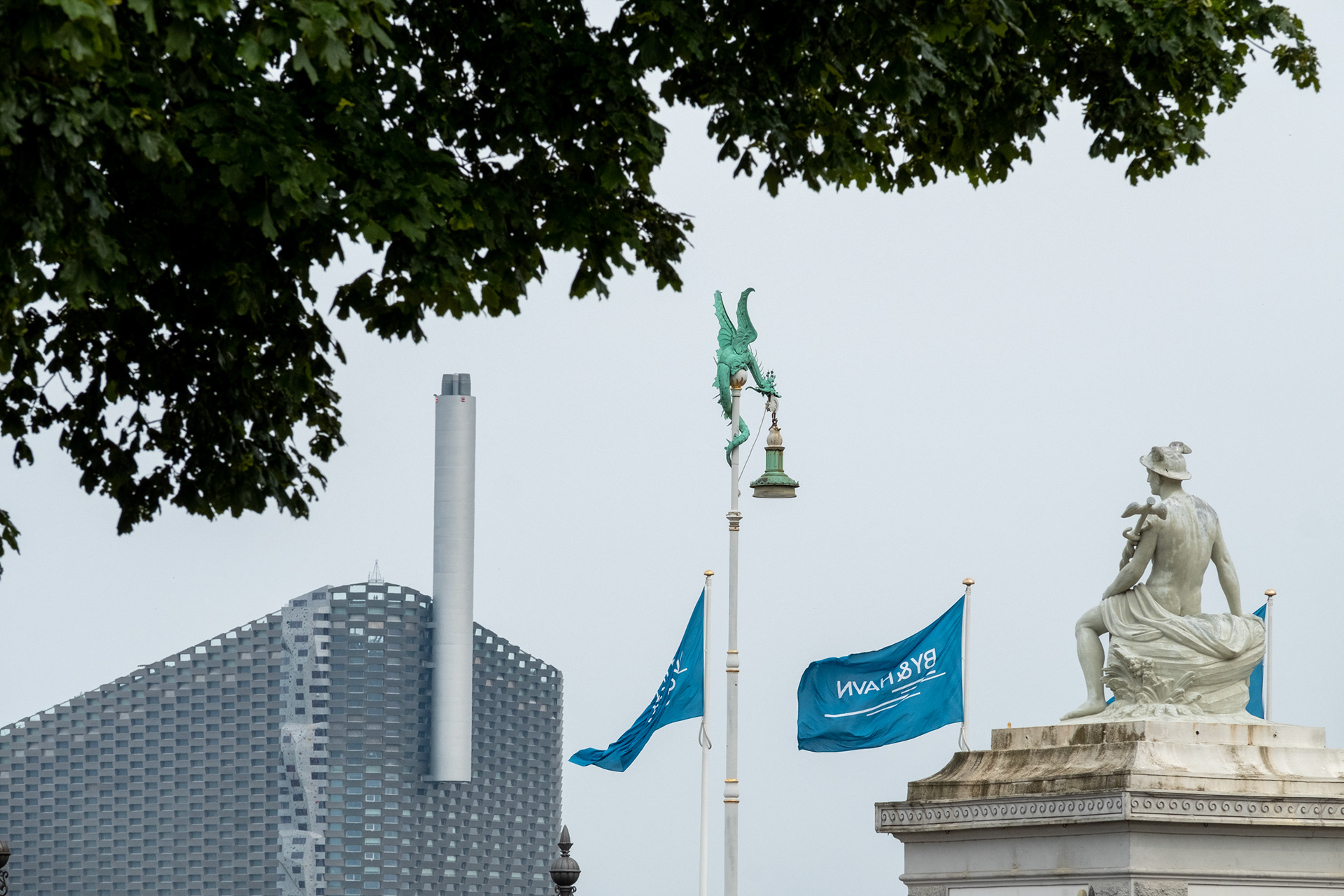 Hermes mira un dragón y más allá el Copenhill