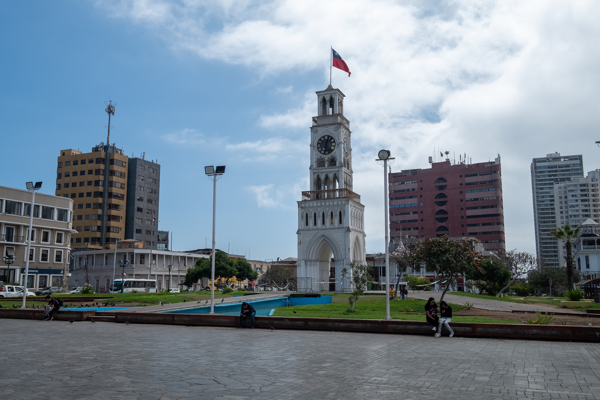 Torre del Reloj y Plaza Arturo Prat