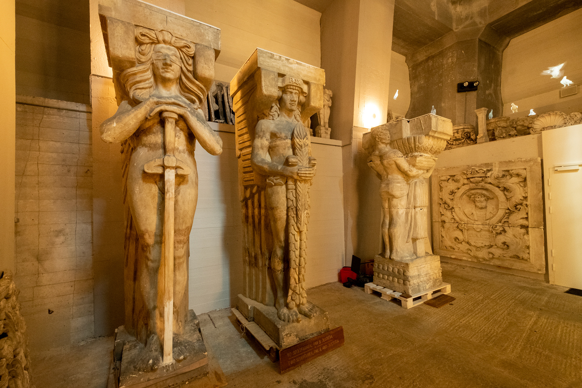 Palacio Christiansborg - Moldes de la figuras que adornan la torre