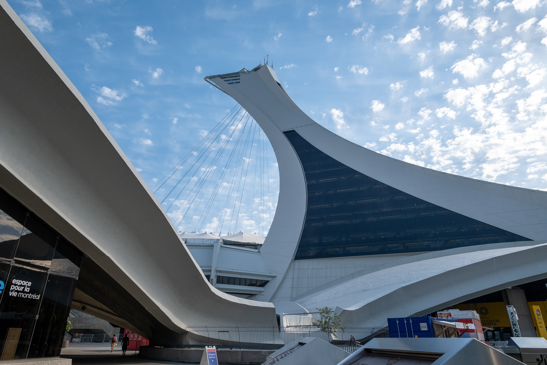 The Montreal Tower - Estadio Olímpico