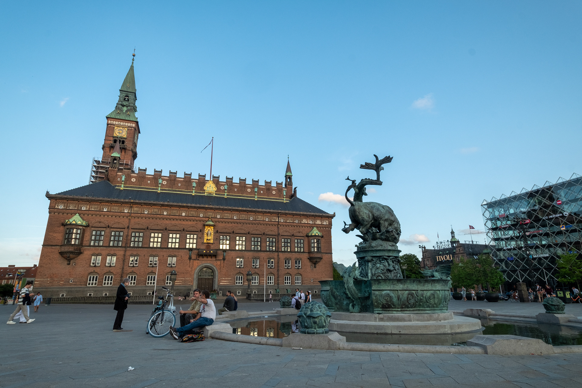 Rådhuspladsen - playa del ayuntamiento, ayuntamiento, fuente del dragón