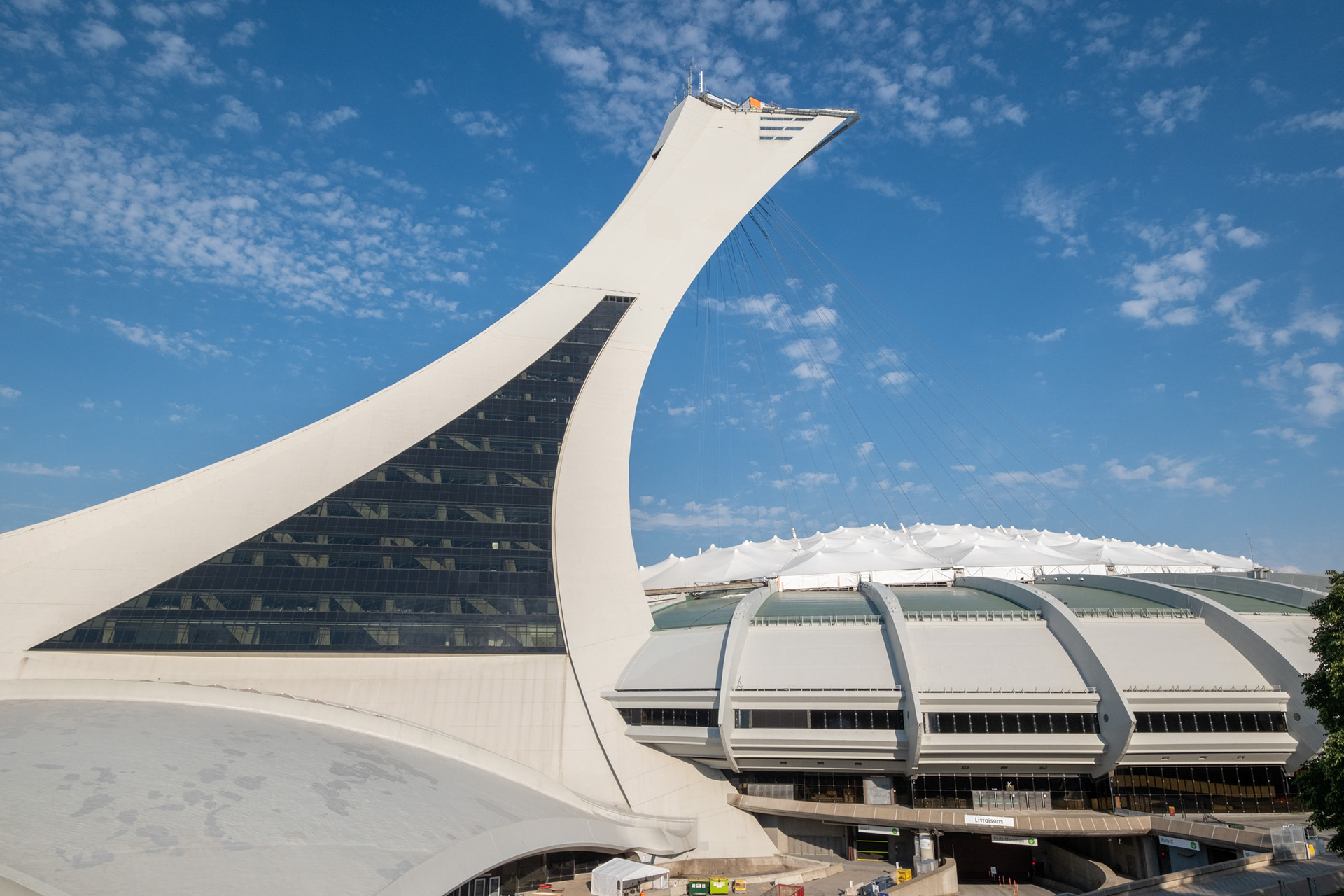 The Montreal Tower - Estadio Olímpico