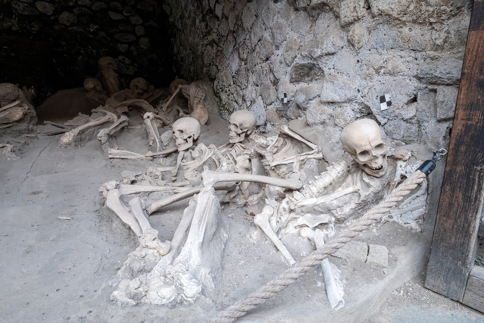 Almacenes portuarios, allí intentaron refugiarse de la erupción