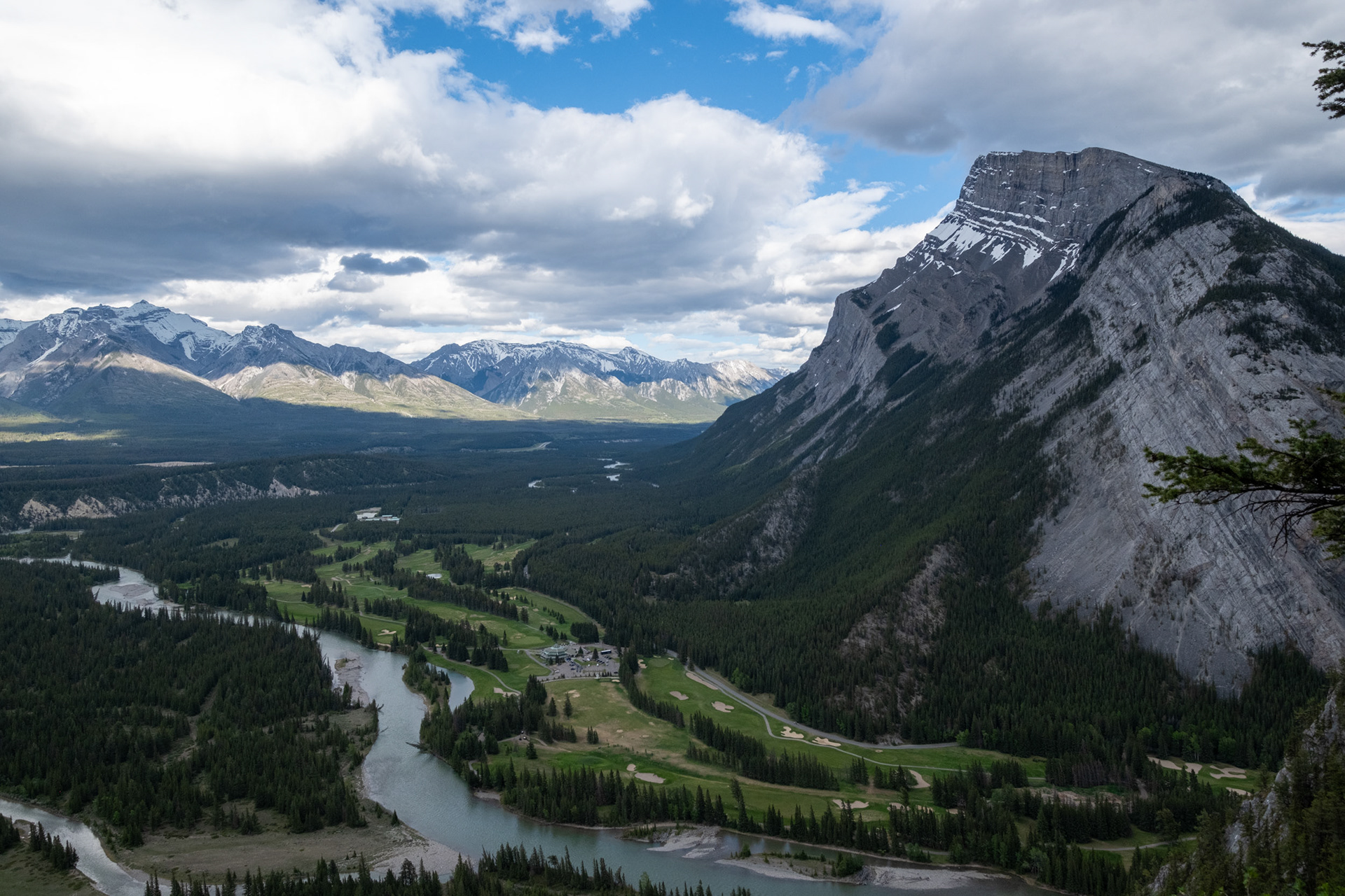 Tunnel View trail - Banff pueblo