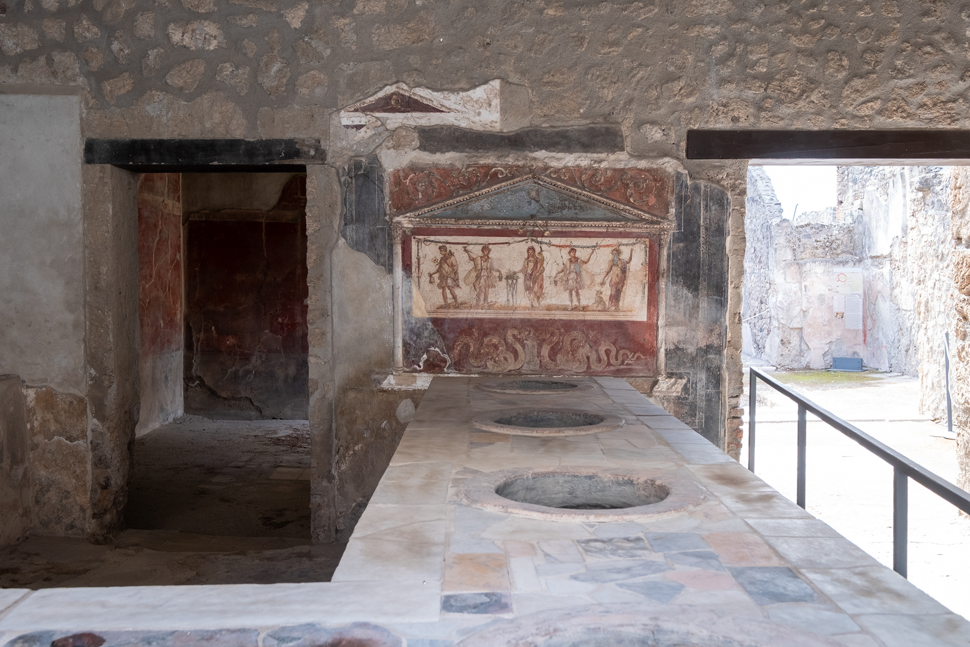 Pompeya - Thermopolium di Vetutius Placidus (venta de comida pronta)