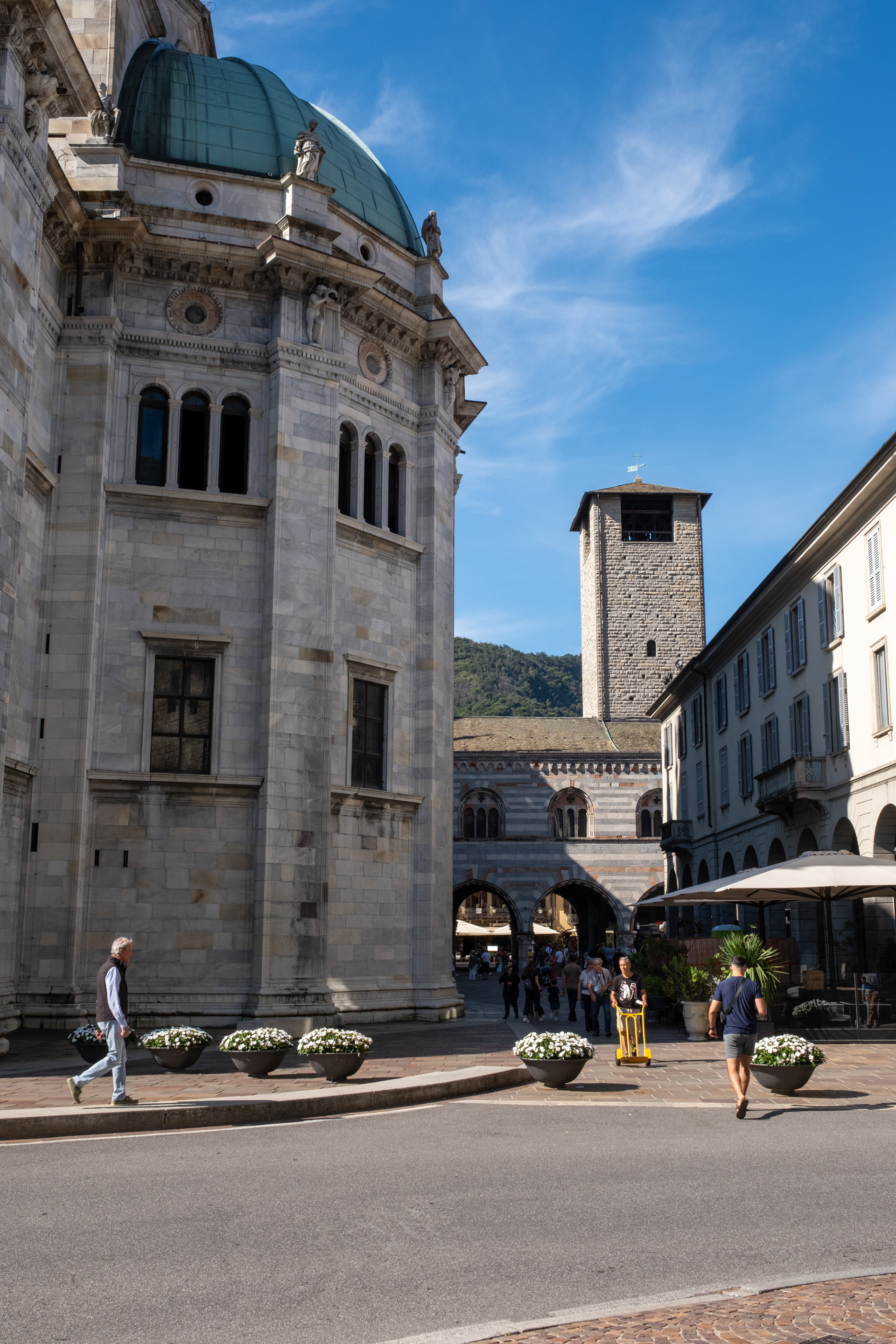 Como - il Duomo y el ed Broletto
