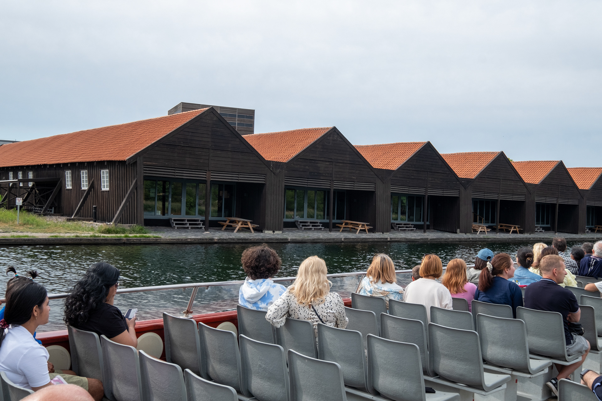 Copenhague - paseo en barco - viejos angares